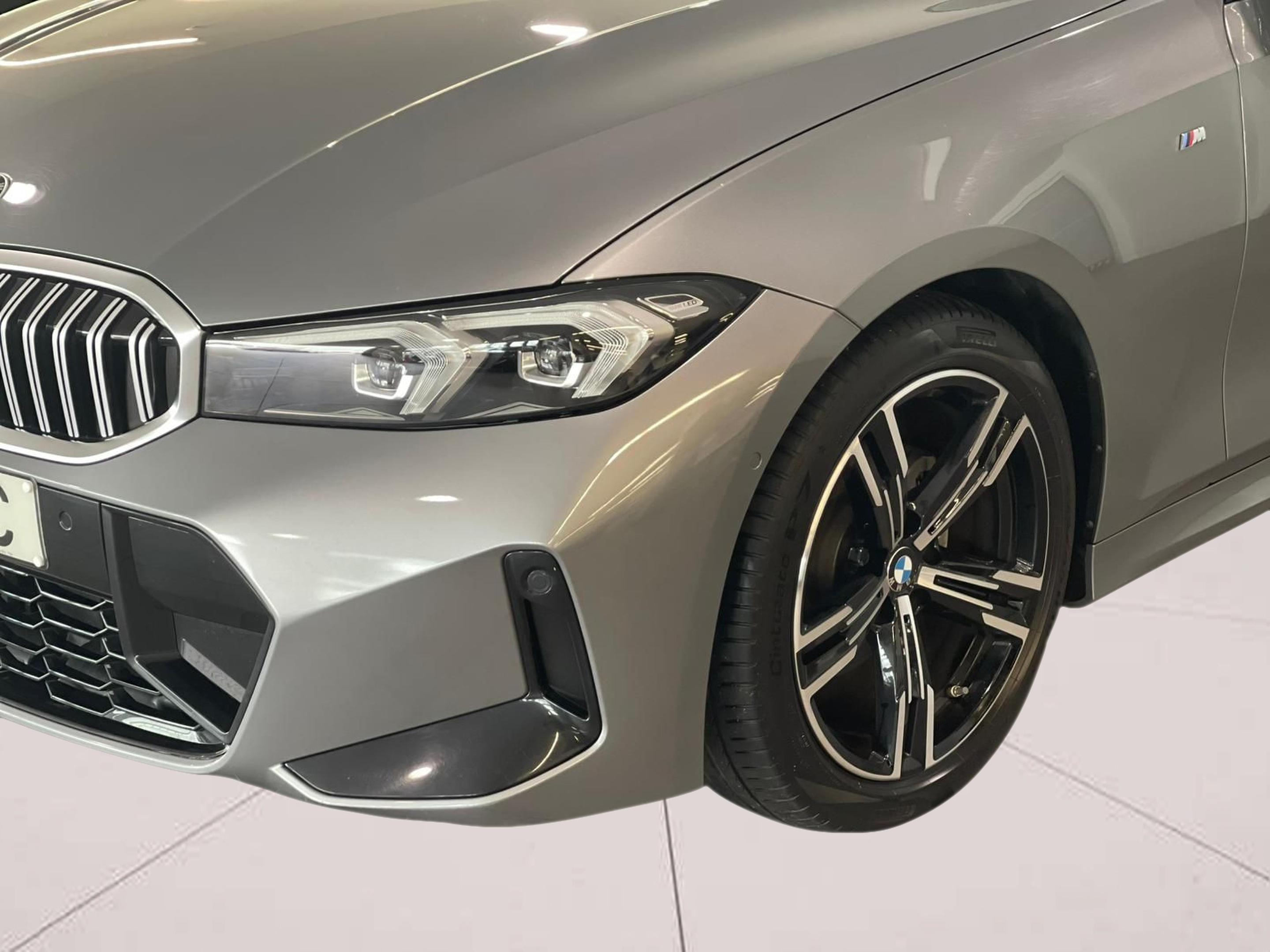 BMW Série 3 320d Touring color Gris. Año 2024. 140KW(190CV). Diesel. En concesionario Santogal Carnaxide de Oeiras