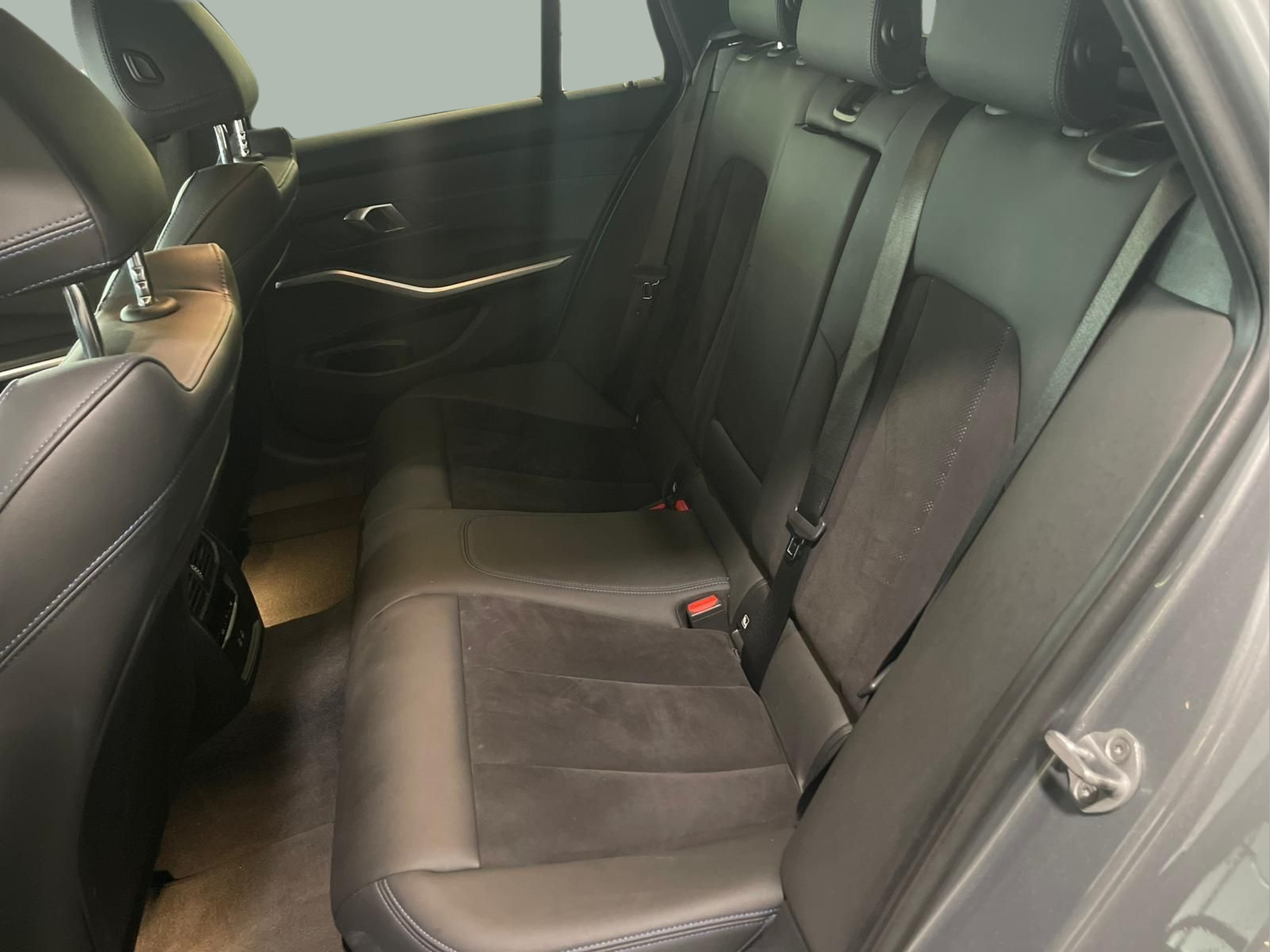 BMW Série 3 320d Touring color Gris. Año 2024. 140KW(190CV). Diesel. En concesionario Santogal Carnaxide de Oeiras