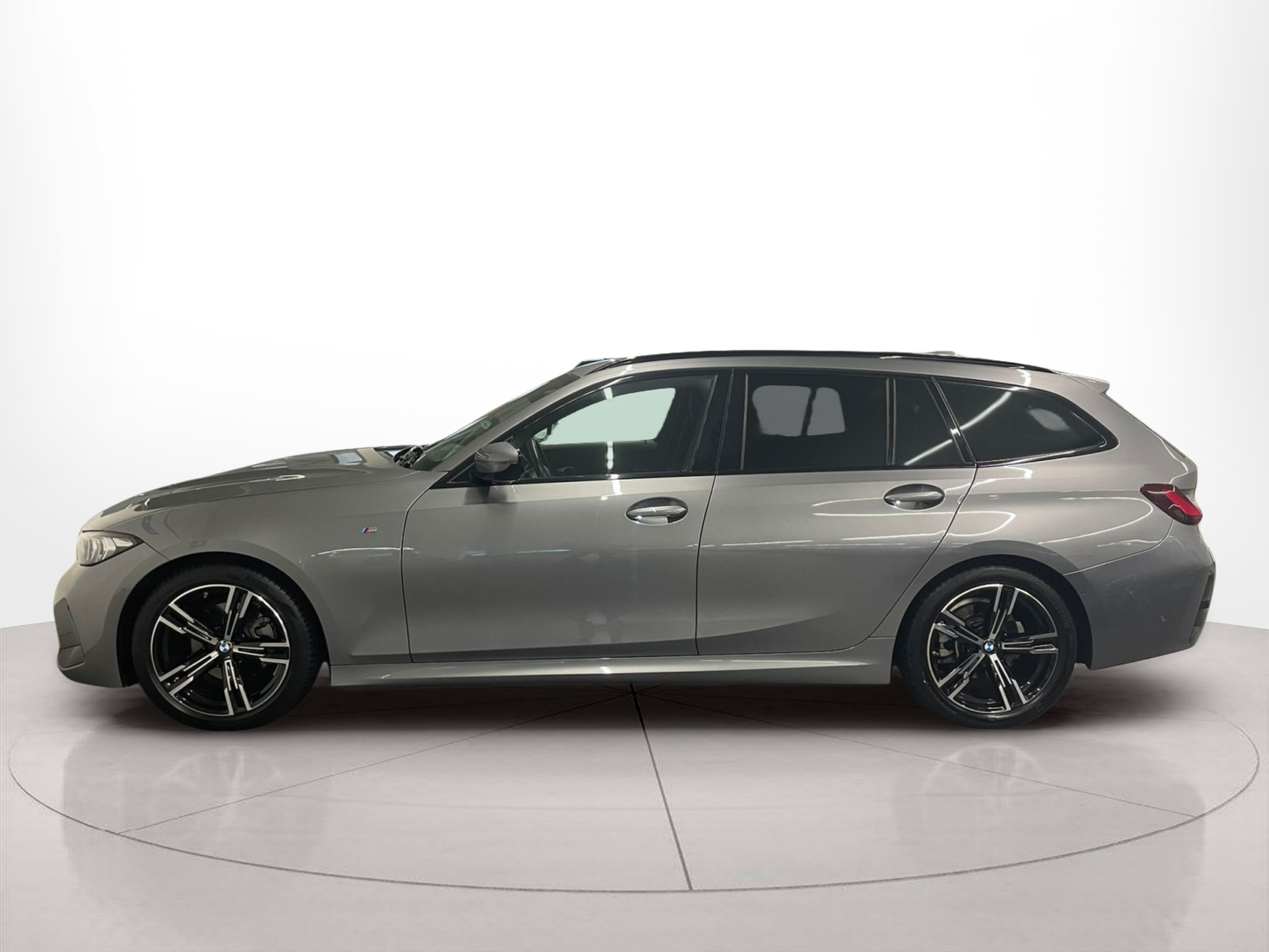 Fotos de BMW Série 3 320d Touring color Gris. Año 2024. 140KW(190CV). Diesel. En concesionario Santogal Carnaxide de Oeiras