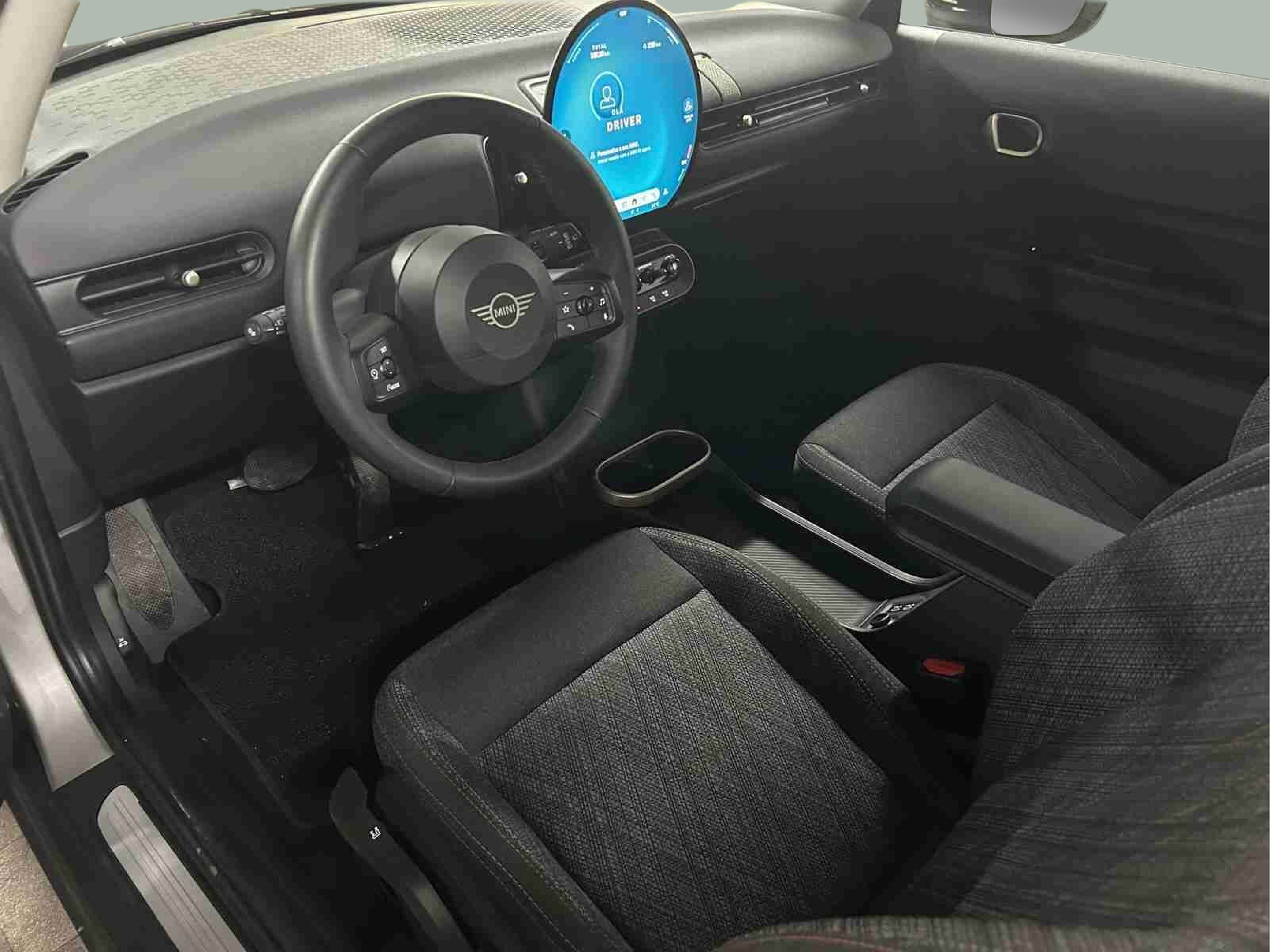 fotoG 5 del MINI MINI 3 Portas Cooper C 115 kW (156 CV) 156cv Gasolina de 2024 em Oeiras