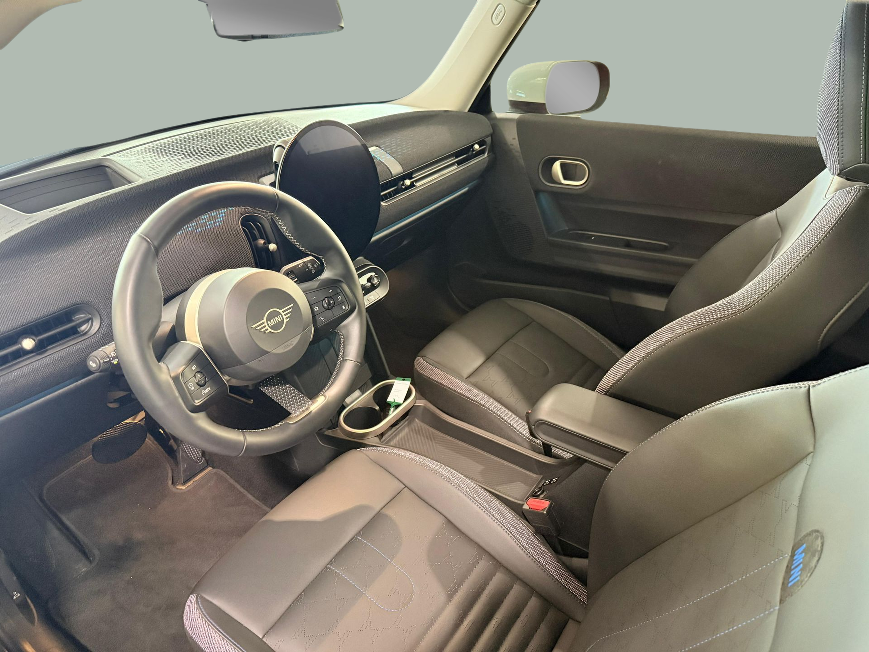fotoG 6 del MINI MINI 3 Portas Cooper C 115 kW (156 CV) 156cv Gasolina de 2024 em Oeiras