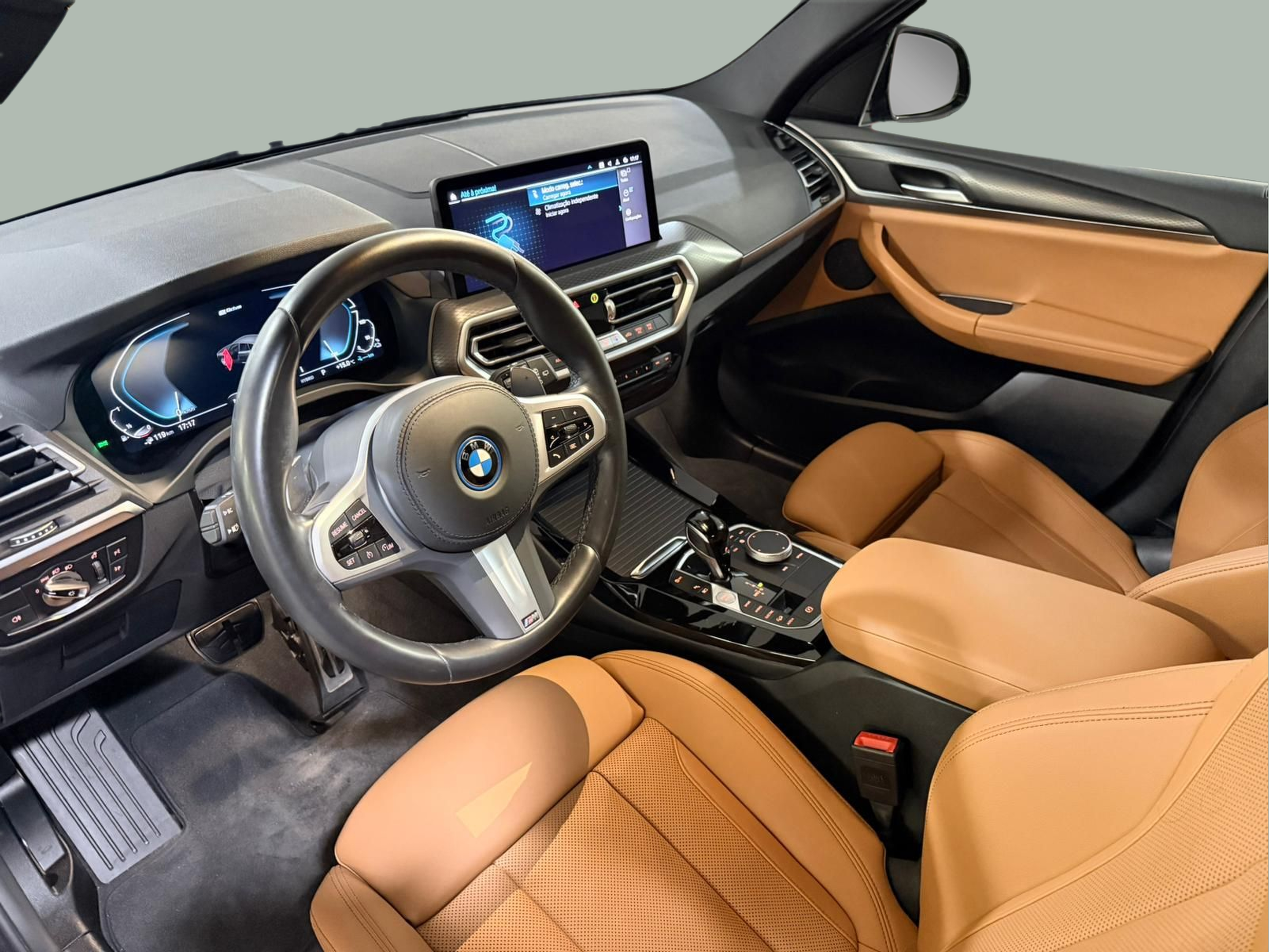 BMW X3 xDrive30e color Gris. Año 2024. 215KW(292CV). Elétrico / Gasolina Híbrido. En concesionario Santogal Carnaxide de Oeiras