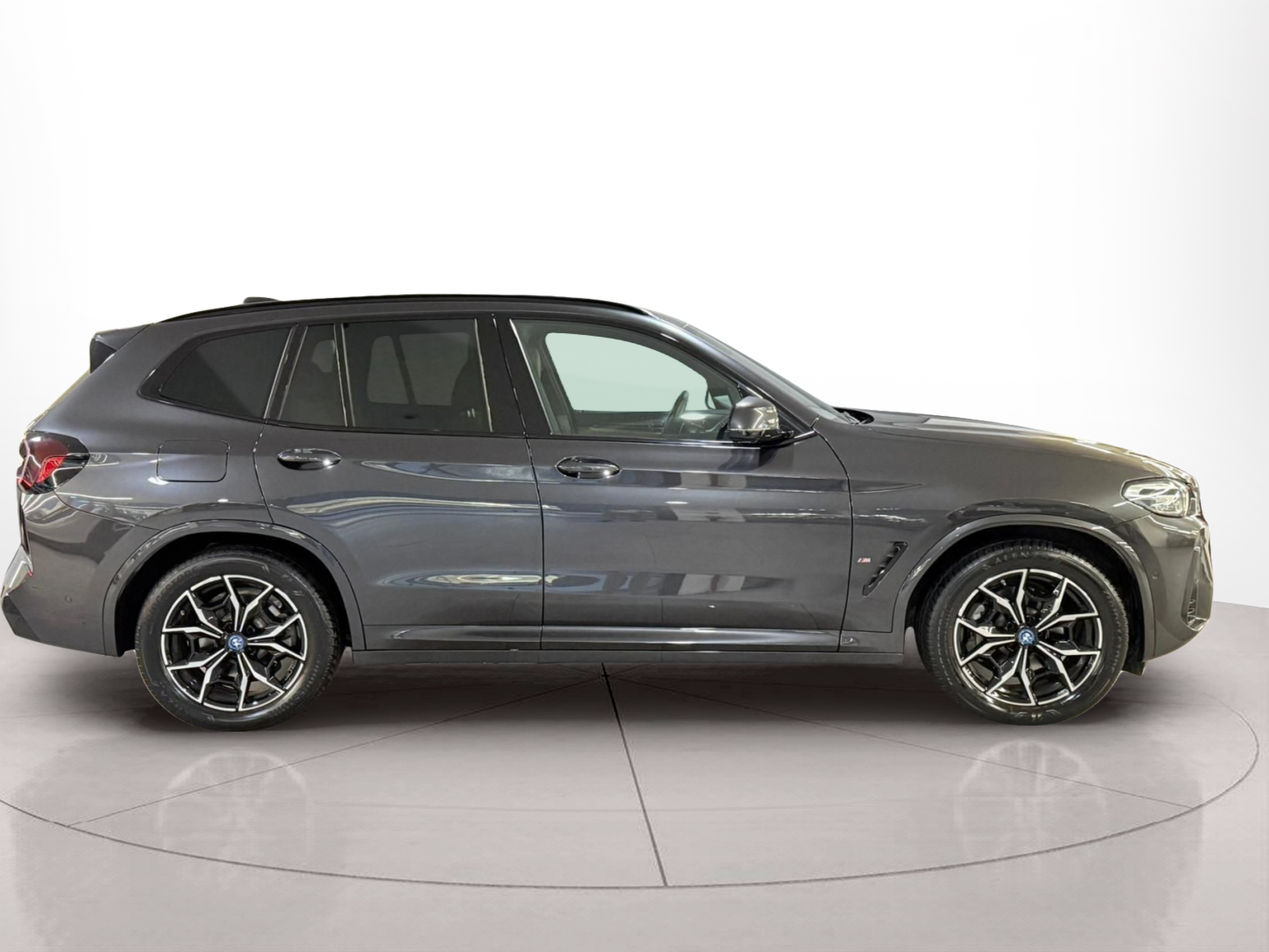 Fotos de BMW X3 xDrive30e color Gris. Año 2024. 215KW(292CV). Elétrico / Gasolina Híbrido. En concesionario Santogal Carnaxide de Oeiras