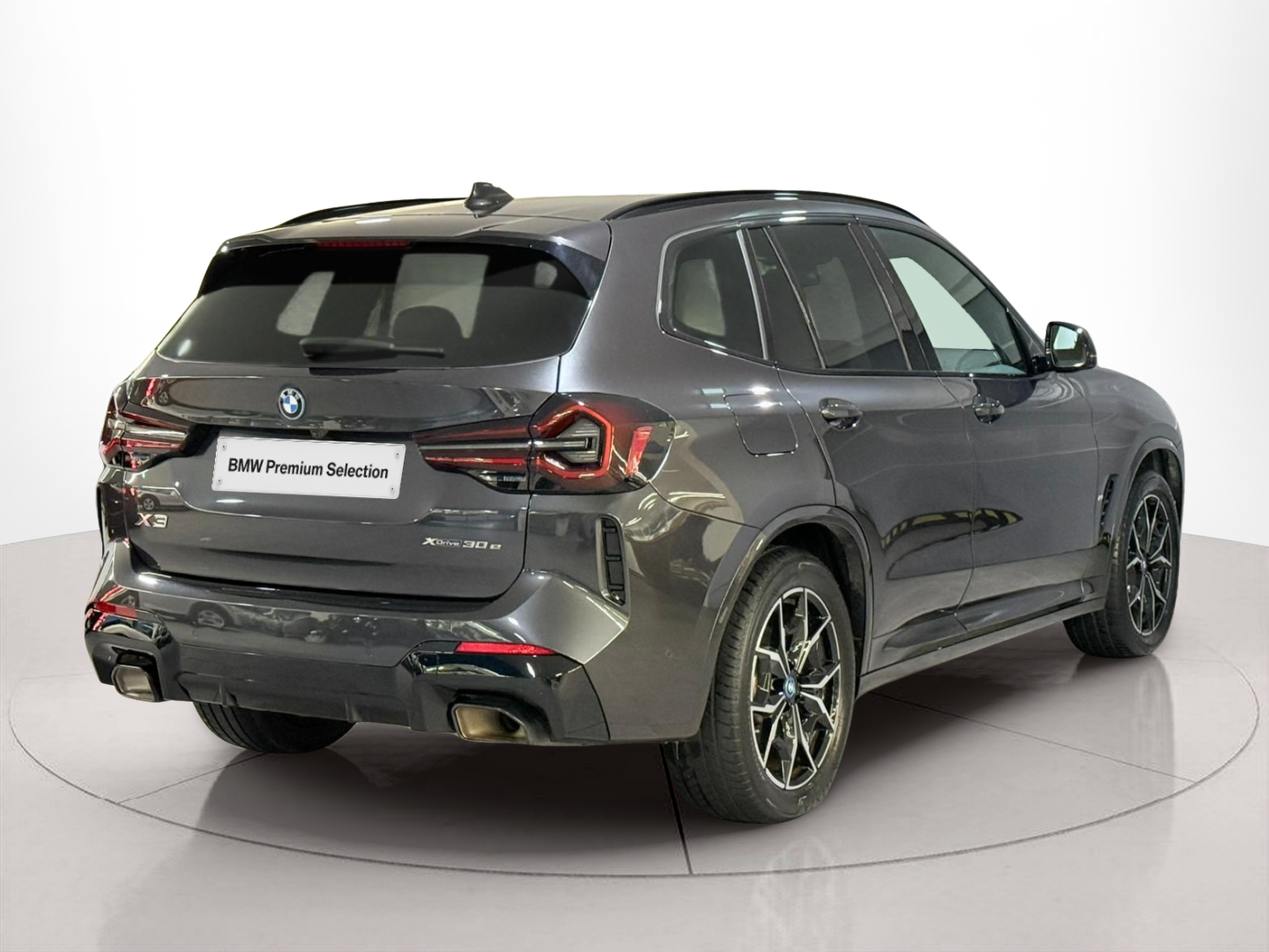 BMW X3 xDrive30e color Gris. Año 2024. 215KW(292CV). Elétrico / Gasolina Híbrido. En concesionario Santogal Carnaxide de Oeiras
