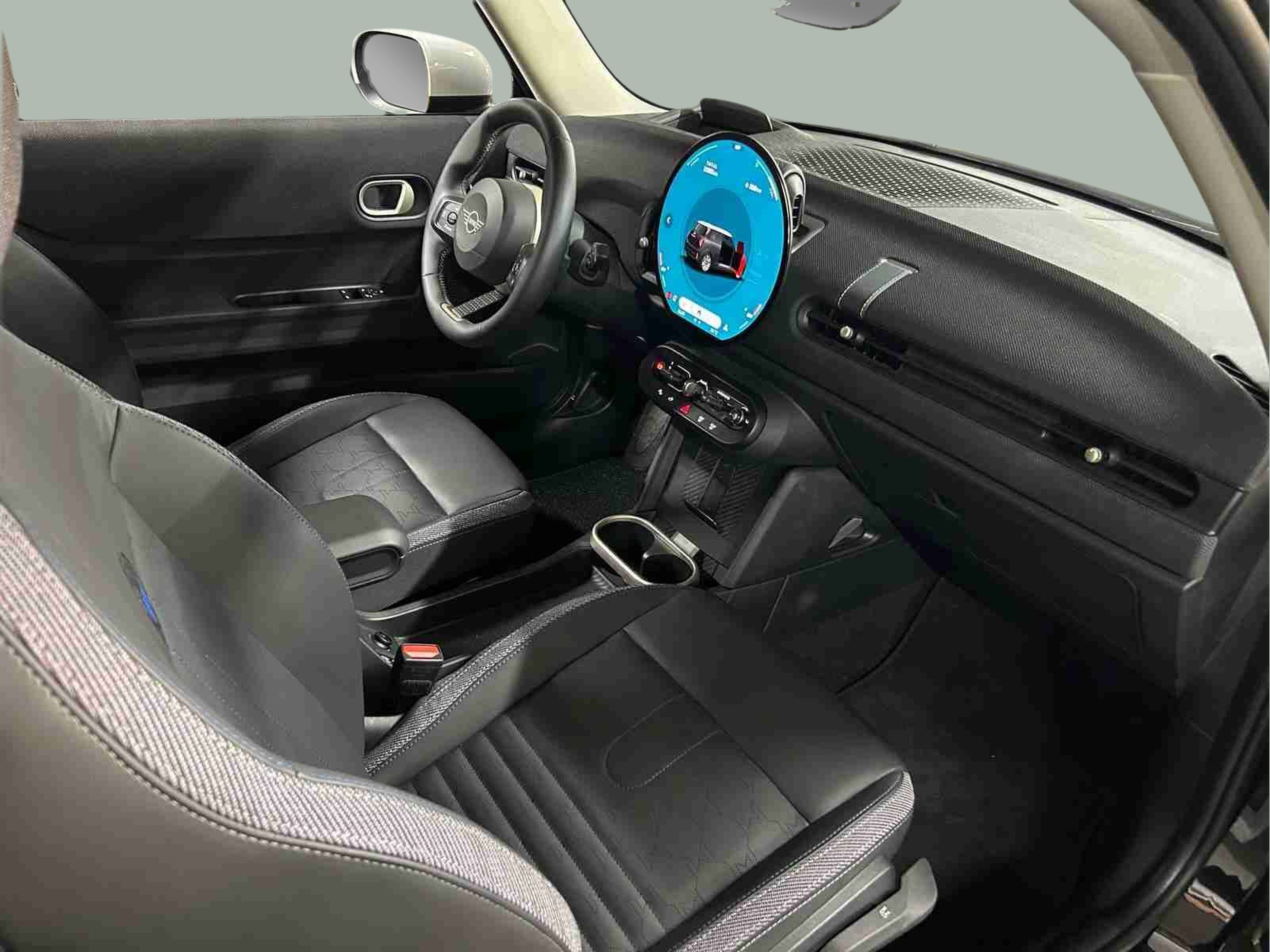 fotoG 7 del MINI MINI 3 Portas Cooper C 115 kW (156 CV) 156cv Gasolina de 2024 em Oeiras