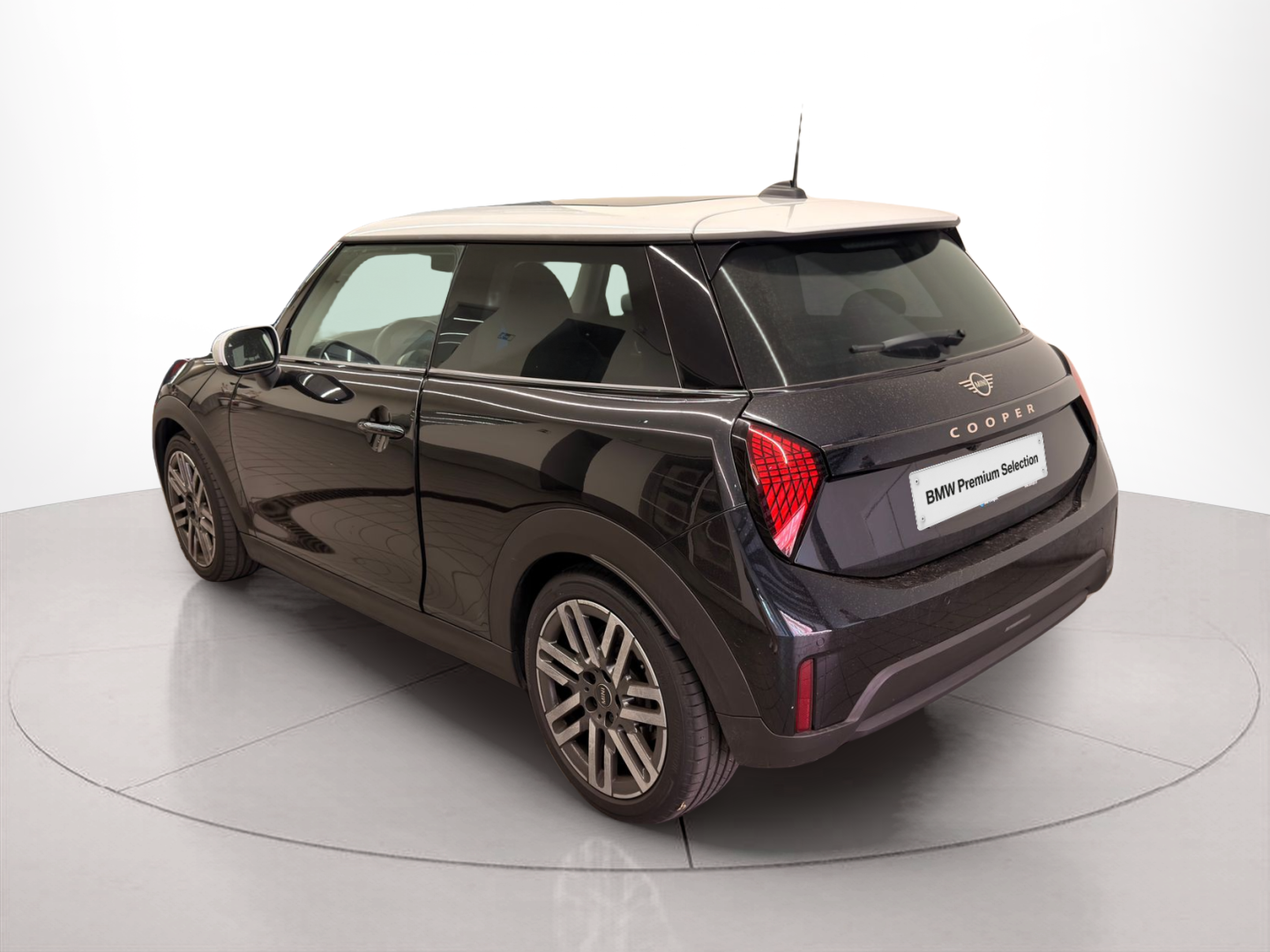 fotoG 4 del MINI MINI 3 Portas Cooper C 115 kW (156 CV) 156cv Gasolina de 2024 em Oeiras