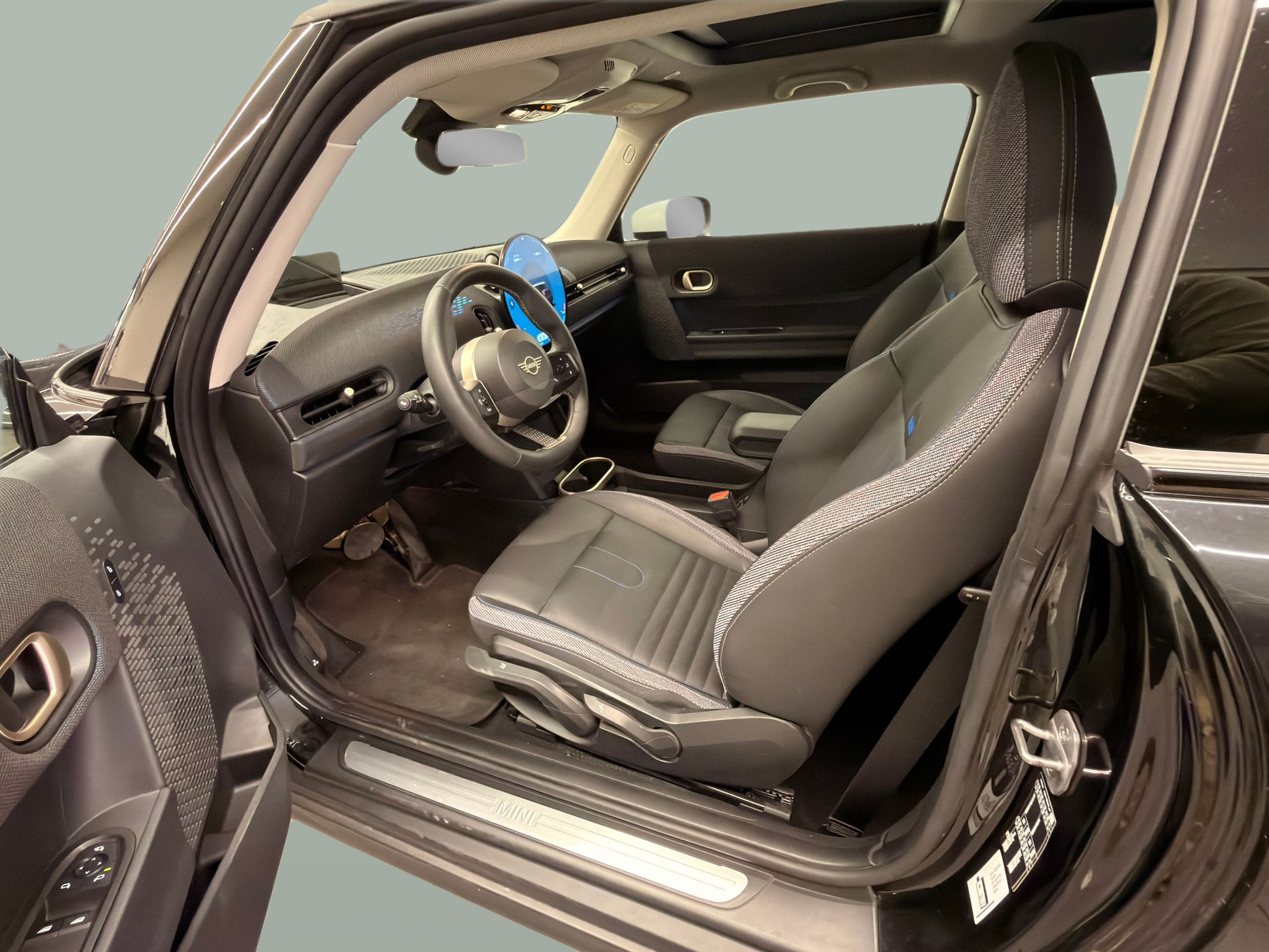 fotoG 5 del MINI MINI 3 Portas Cooper C 115 kW (156 CV) 156cv Gasolina de 2024 em Oeiras