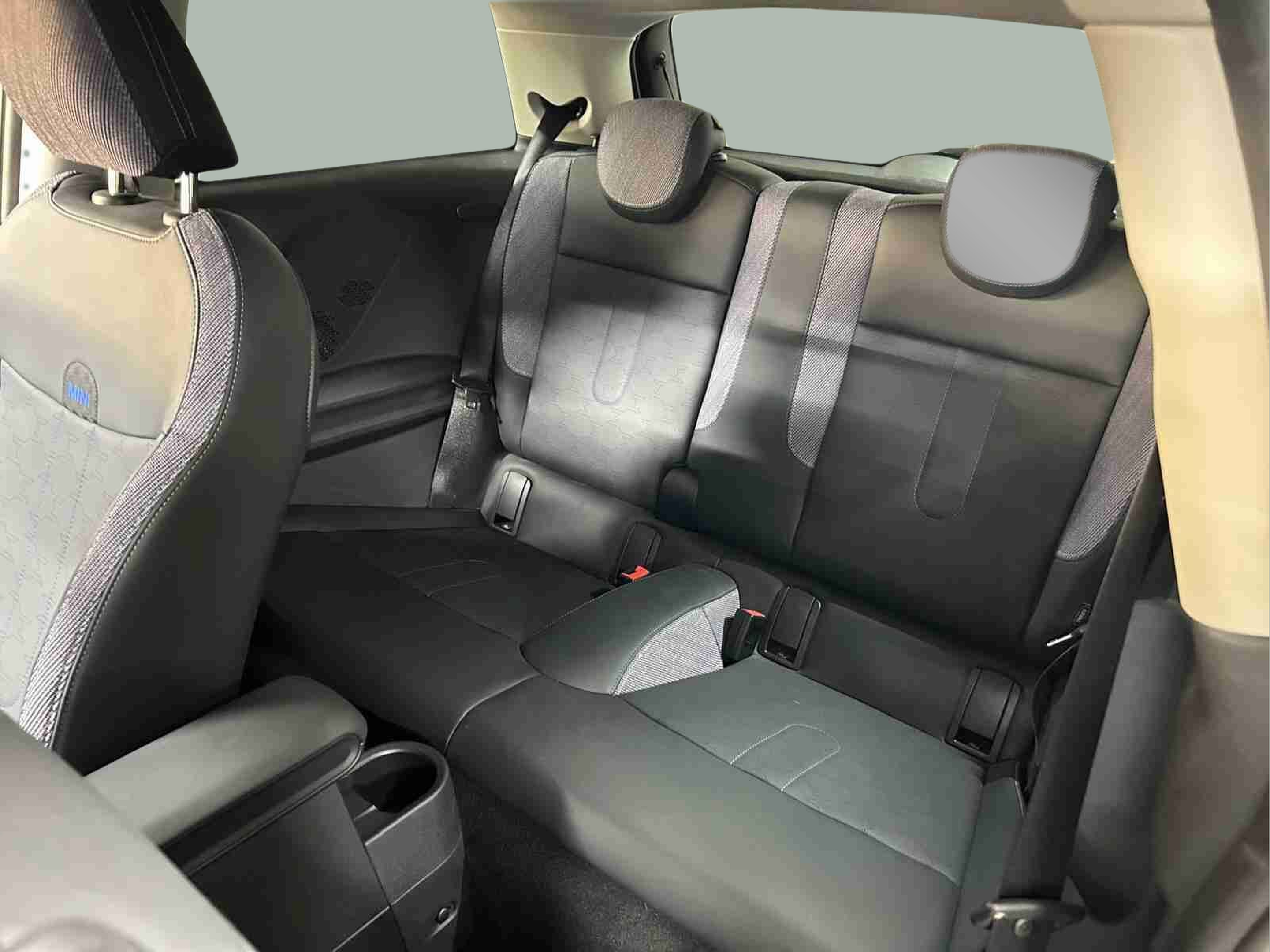 fotoG 8 del MINI MINI 3 Portas Cooper C 115 kW (156 CV) 156cv Gasolina de 2024 em Oeiras