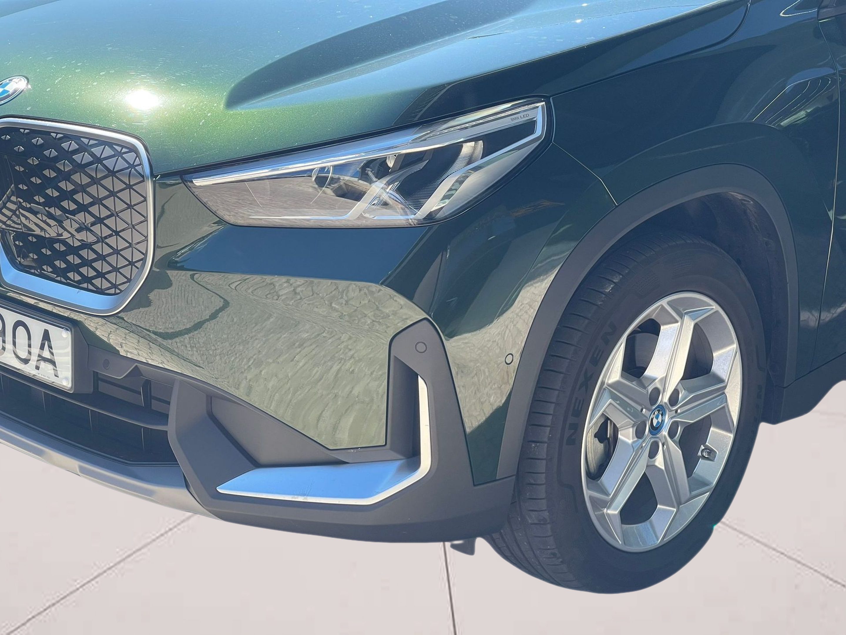 BMW iX1 eDrive20 color Verde. Año 2024. 150KW(204CV). Elétrico. En concesionario Santogal Carnaxide de Oeiras