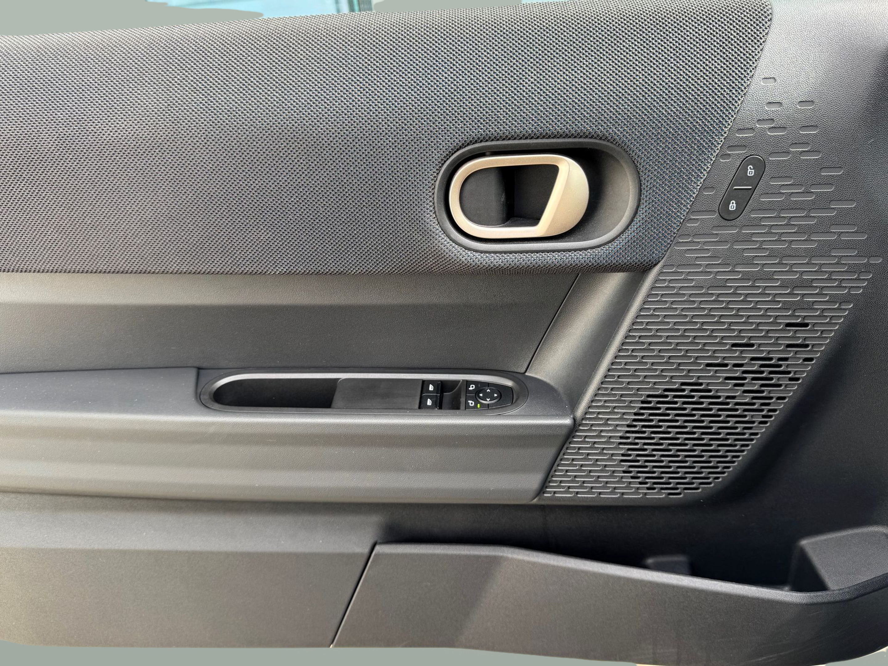 fotoG 11 del MINI MINI 3 Portas Cooper C 115 kW (156 CV) 156cv Gasolina de 2024 em Oeiras