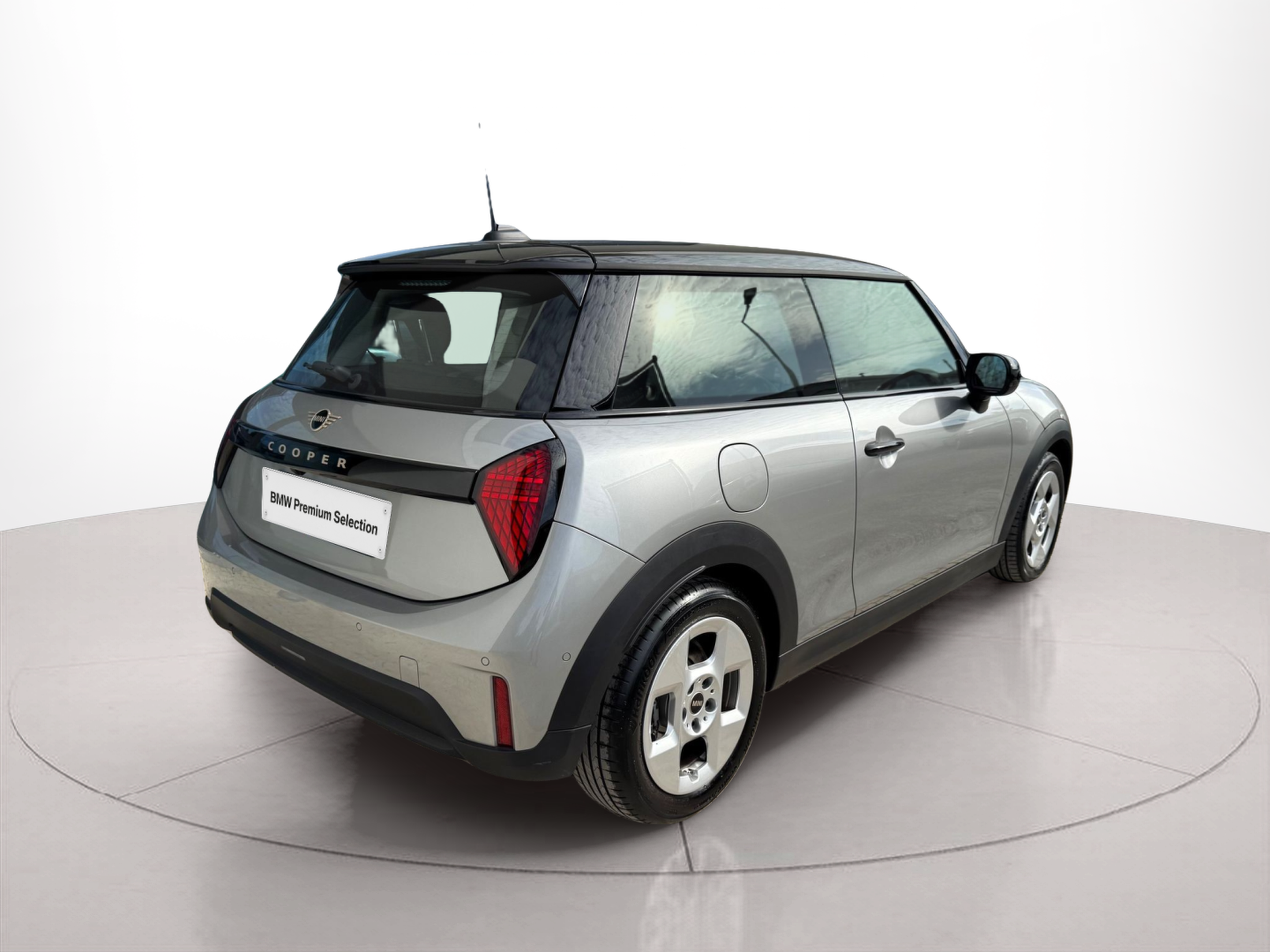 fotoG 4 del MINI MINI 3 Portas Cooper C 115 kW (156 CV) 156cv Gasolina de 2024 em Oeiras