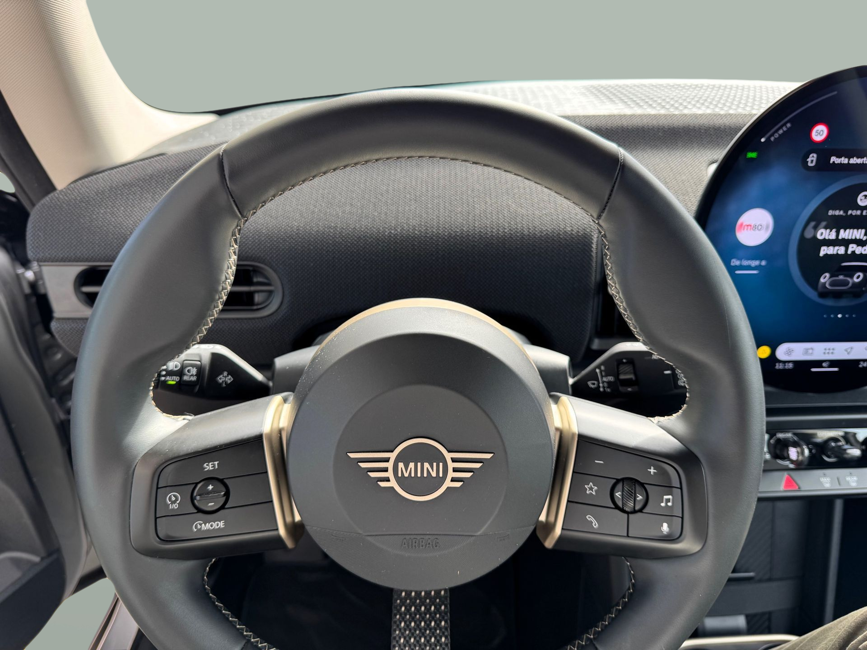 fotoG 7 del MINI MINI 3 Portas Cooper C 115 kW (156 CV) 156cv Gasolina de 2024 em Oeiras