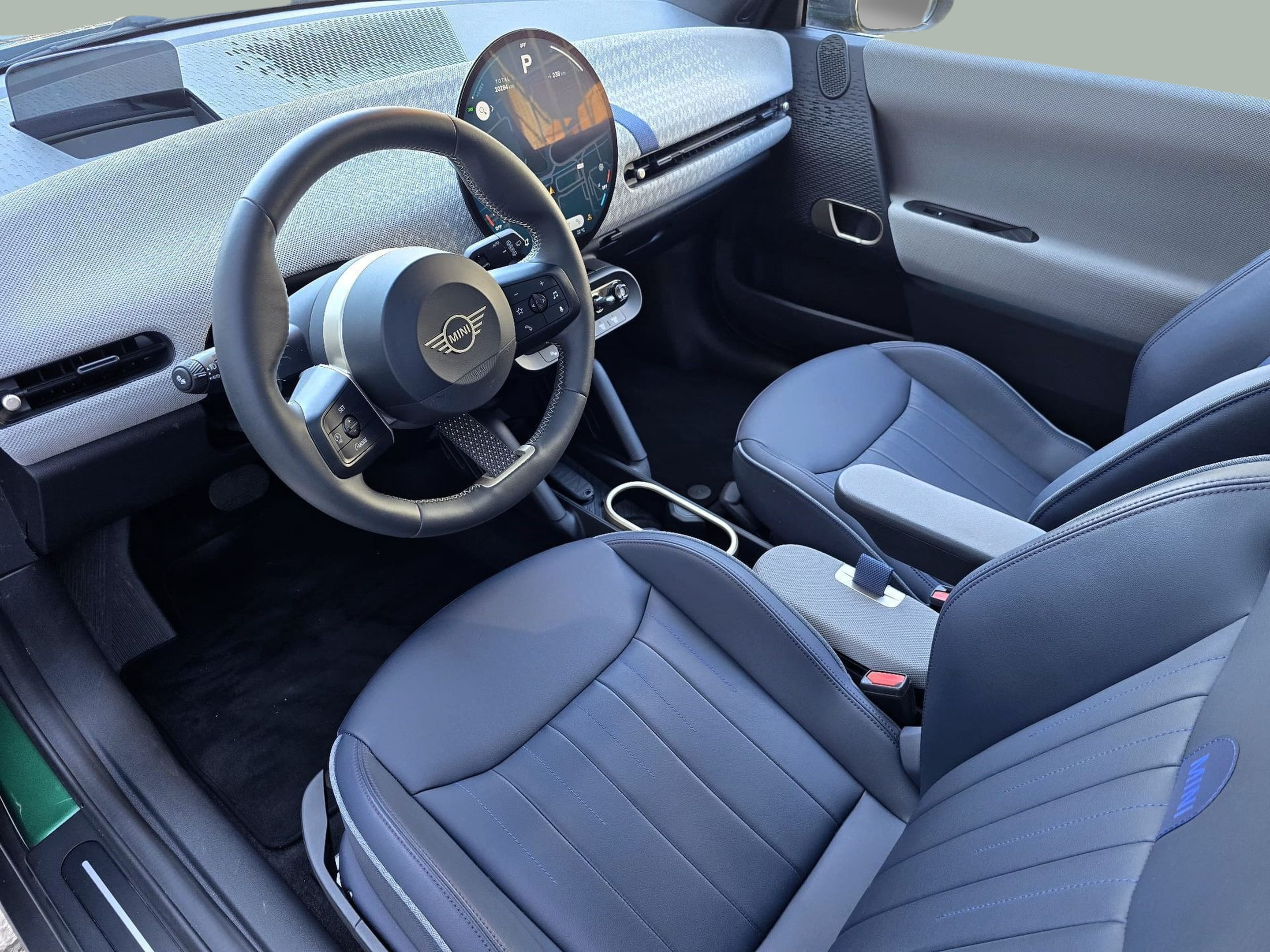 fotoG 12 del MINI MINI 3 Portas Cooper E 135 kW (184 CV) 184cv Elétrico de 2024 em Oeiras