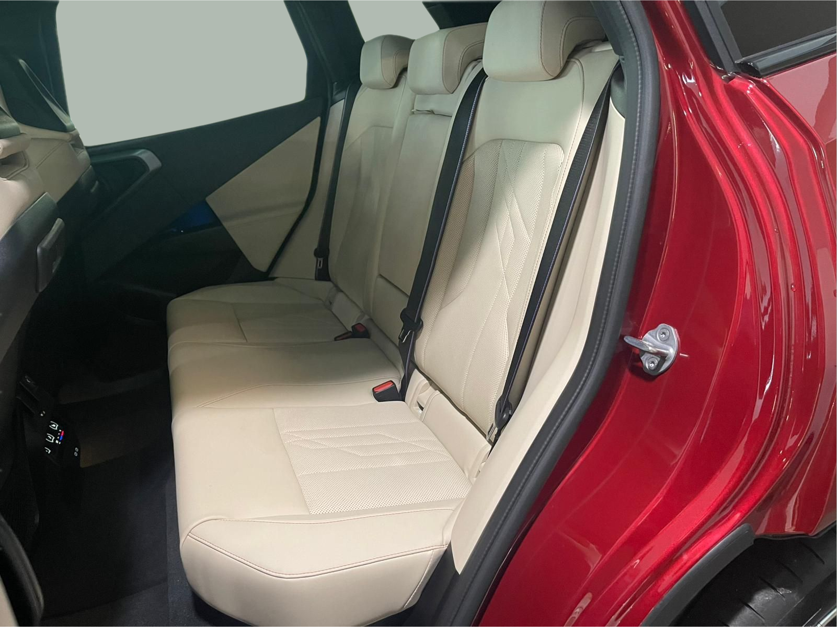 BMW X3 M50 color Rojo. Año 2024. 293KW(398CV). Gasolina. En concesionario Santogal Carnaxide de Oeiras