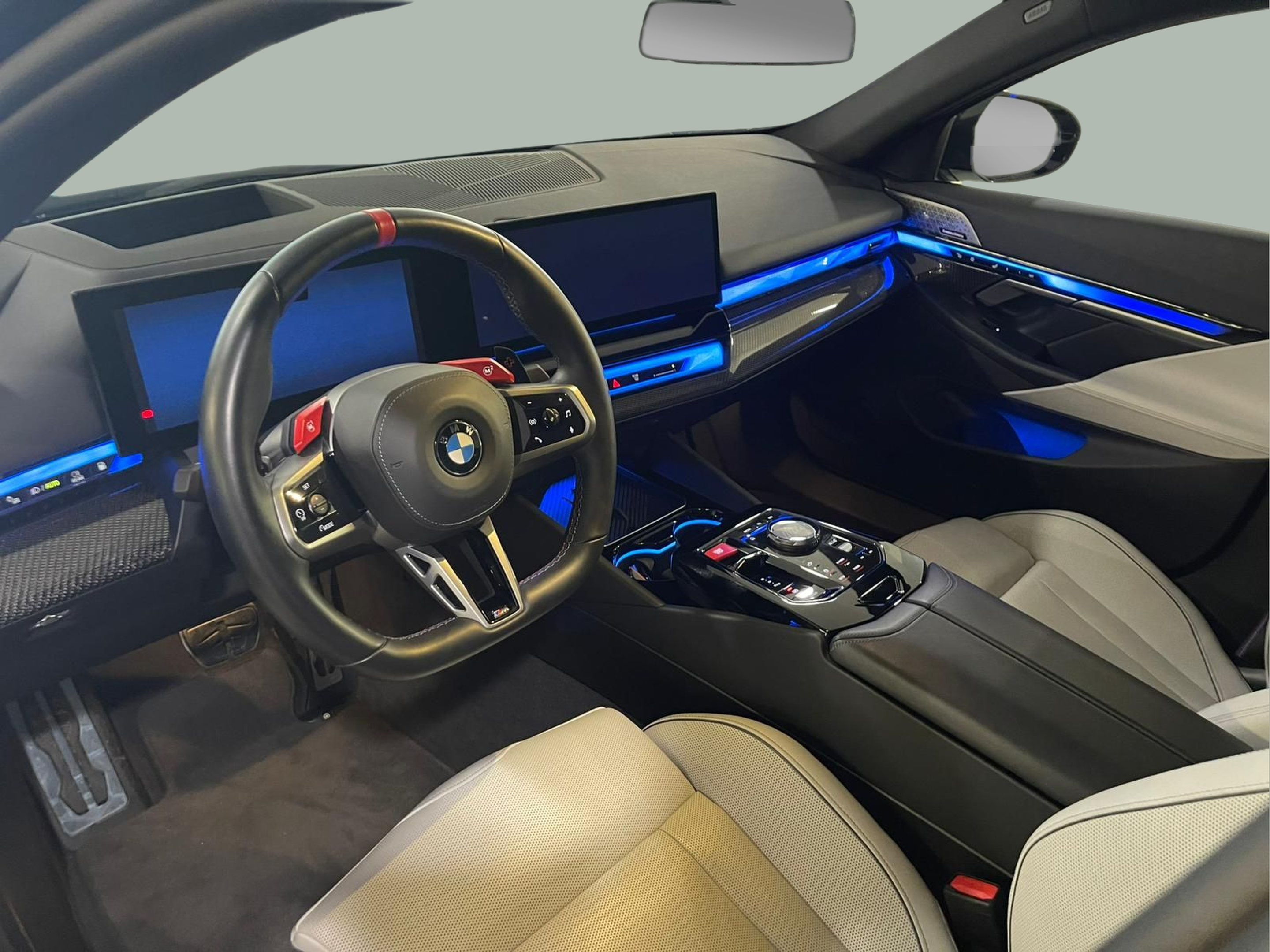 BMW M M5 Berlina color Gris. Año 2024. 535KW(727CV). Elétrico / Gasolina Híbrido. En concesionario Santogal Praça de Espanha - Lisboa de Lisboa