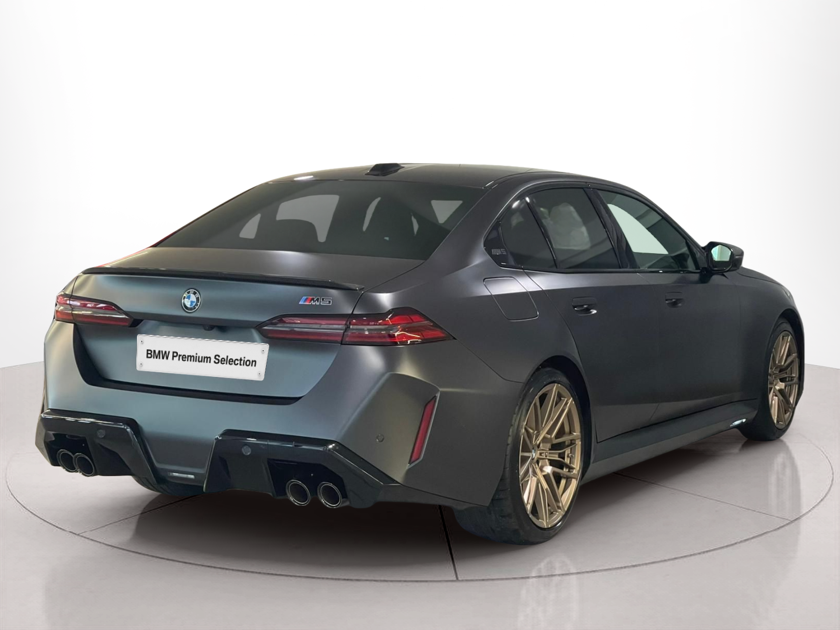 BMW M M5 Berlina color Gris. Año 2024. 535KW(727CV). Elétrico / Gasolina Híbrido. En concesionario Santogal Praça de Espanha - Lisboa de Lisboa