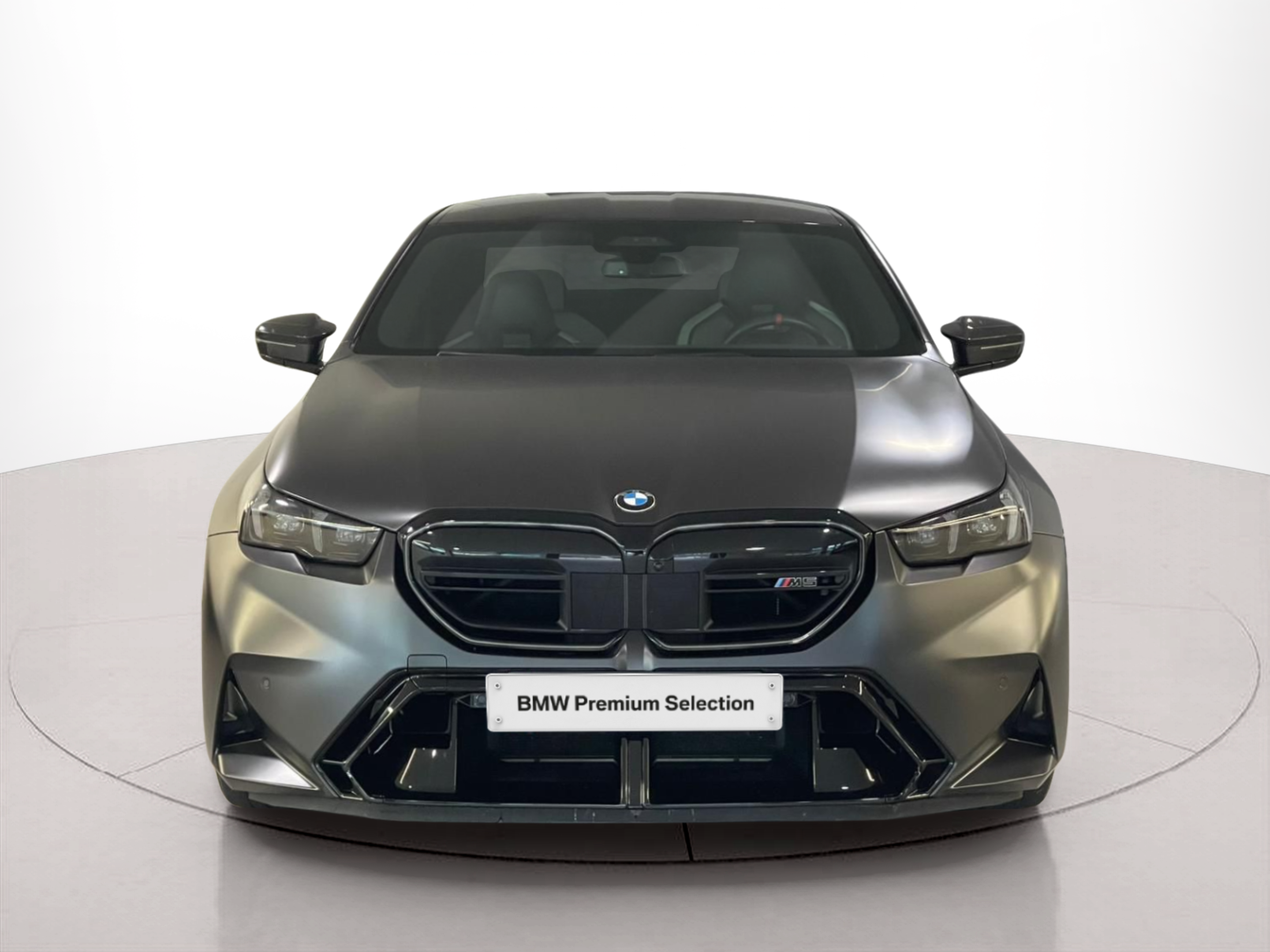 Fotos de BMW M M5 Berlina color Gris. Año 2024. 535KW(727CV). Elétrico / Gasolina Híbrido. En concesionario Santogal Praça de Espanha - Lisboa de Lisboa