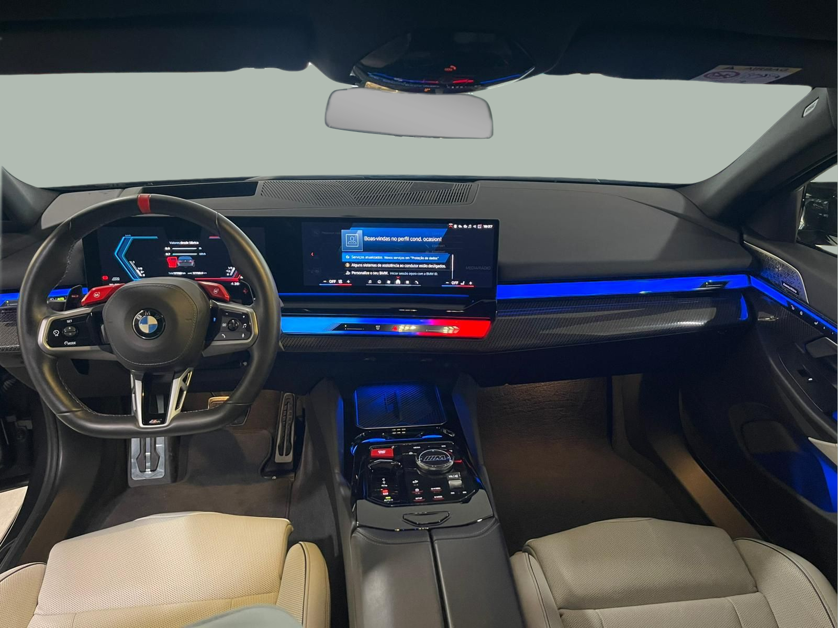 BMW M M5 Berlina color Gris. Año 2024. 535KW(727CV). Elétrico / Gasolina Híbrido. En concesionario Santogal Praça de Espanha - Lisboa de Lisboa