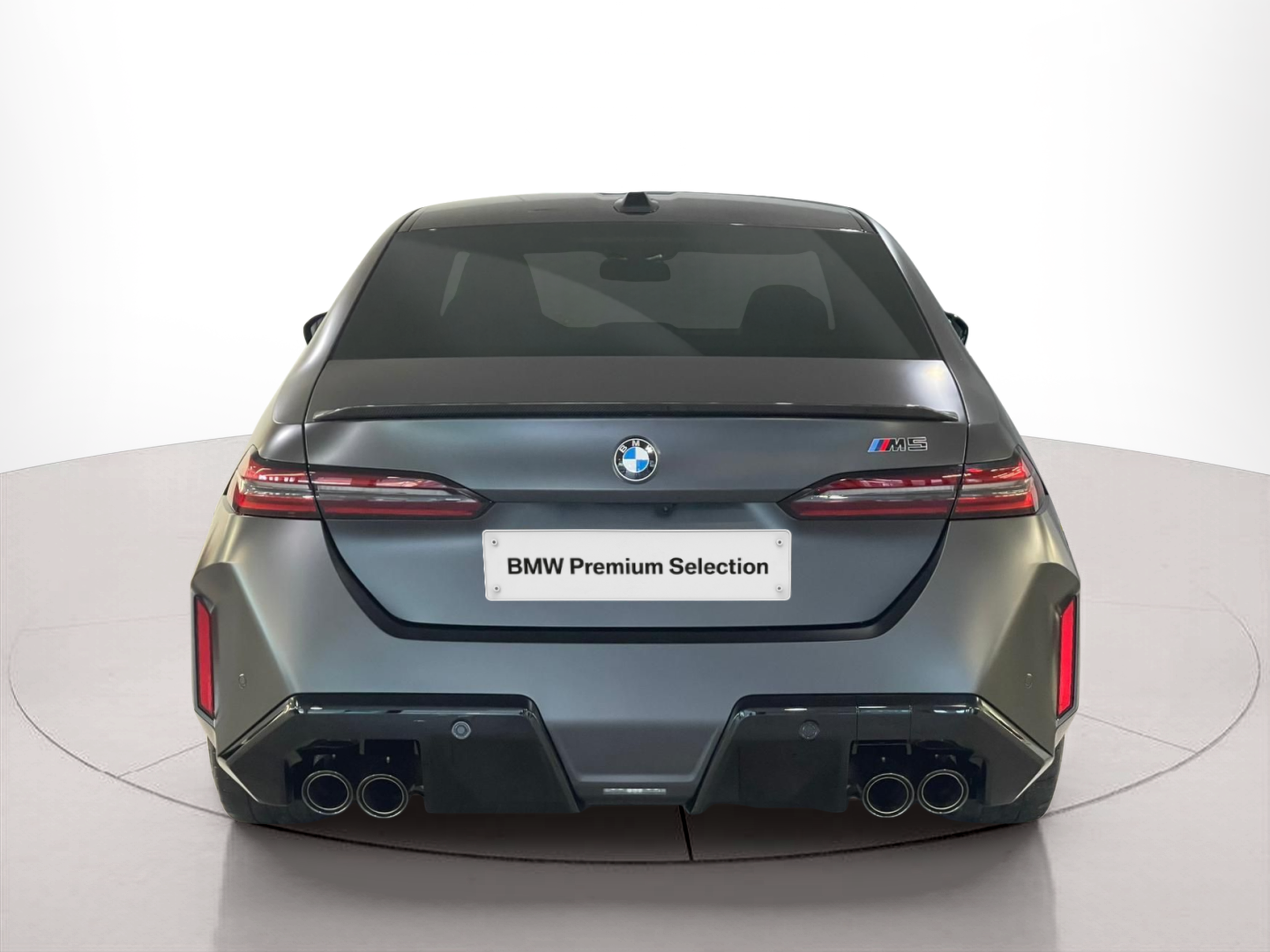 BMW M M5 Berlina color Gris. Año 2024. 535KW(727CV). Elétrico / Gasolina Híbrido. En concesionario Santogal Praça de Espanha - Lisboa de Lisboa