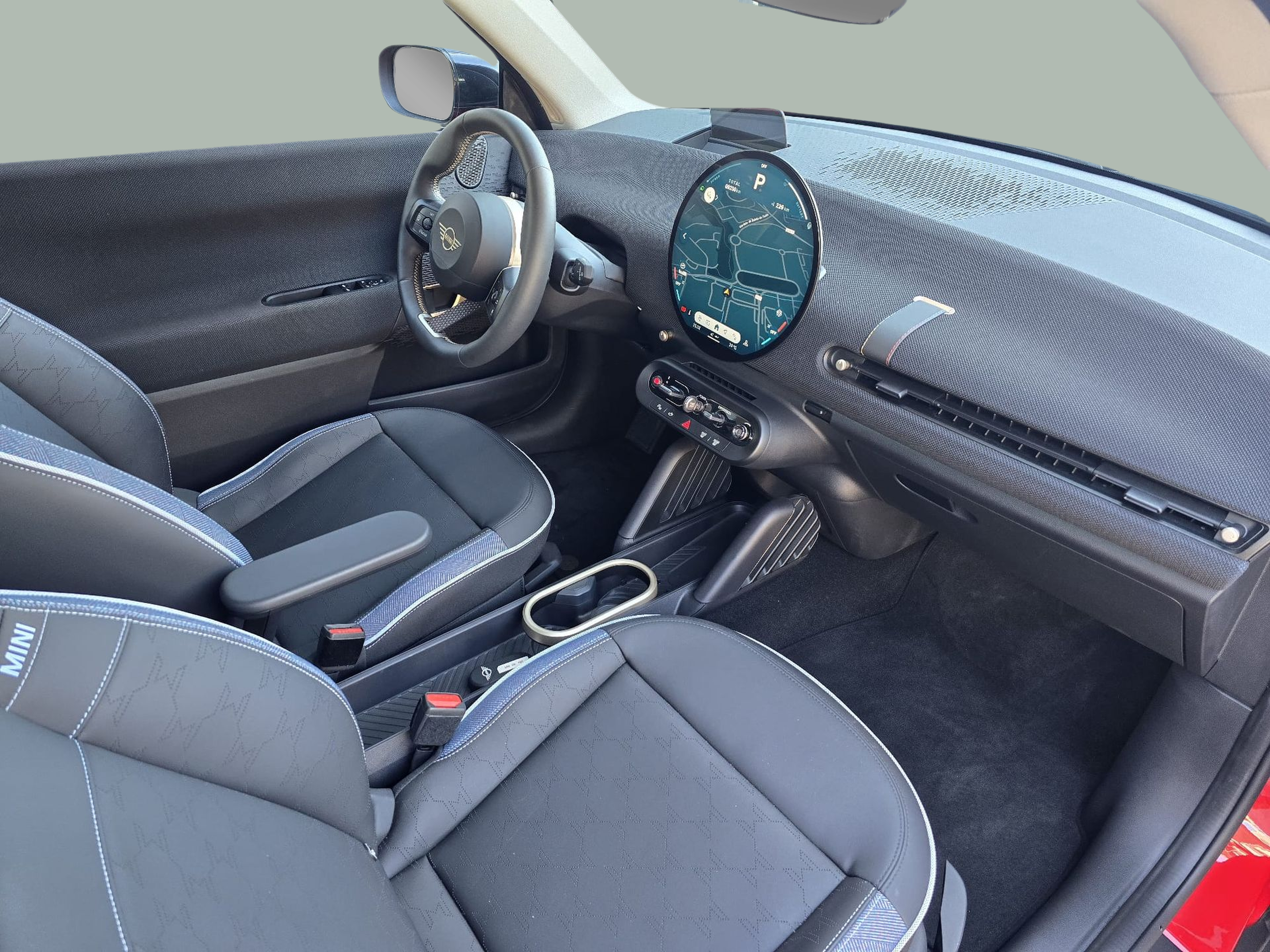 fotoG 7 del MINI MINI 3 Portas Cooper E 135 kW (184 CV) 184cv Elétrico de 2024 em Oeiras