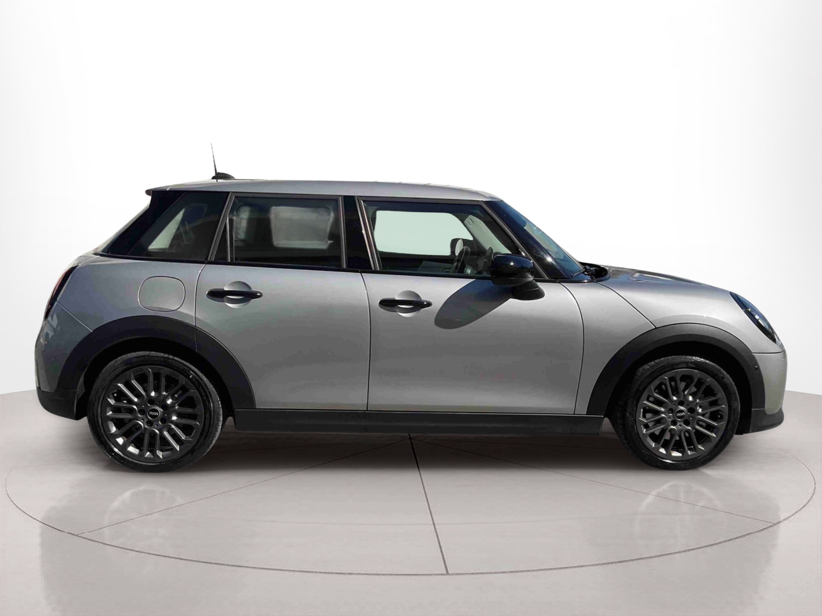 fotoG 3 del MINI MINI 5 Portas Cooper 115 kW (156 CV) 156cv Gasolina de 2024 em Oeiras