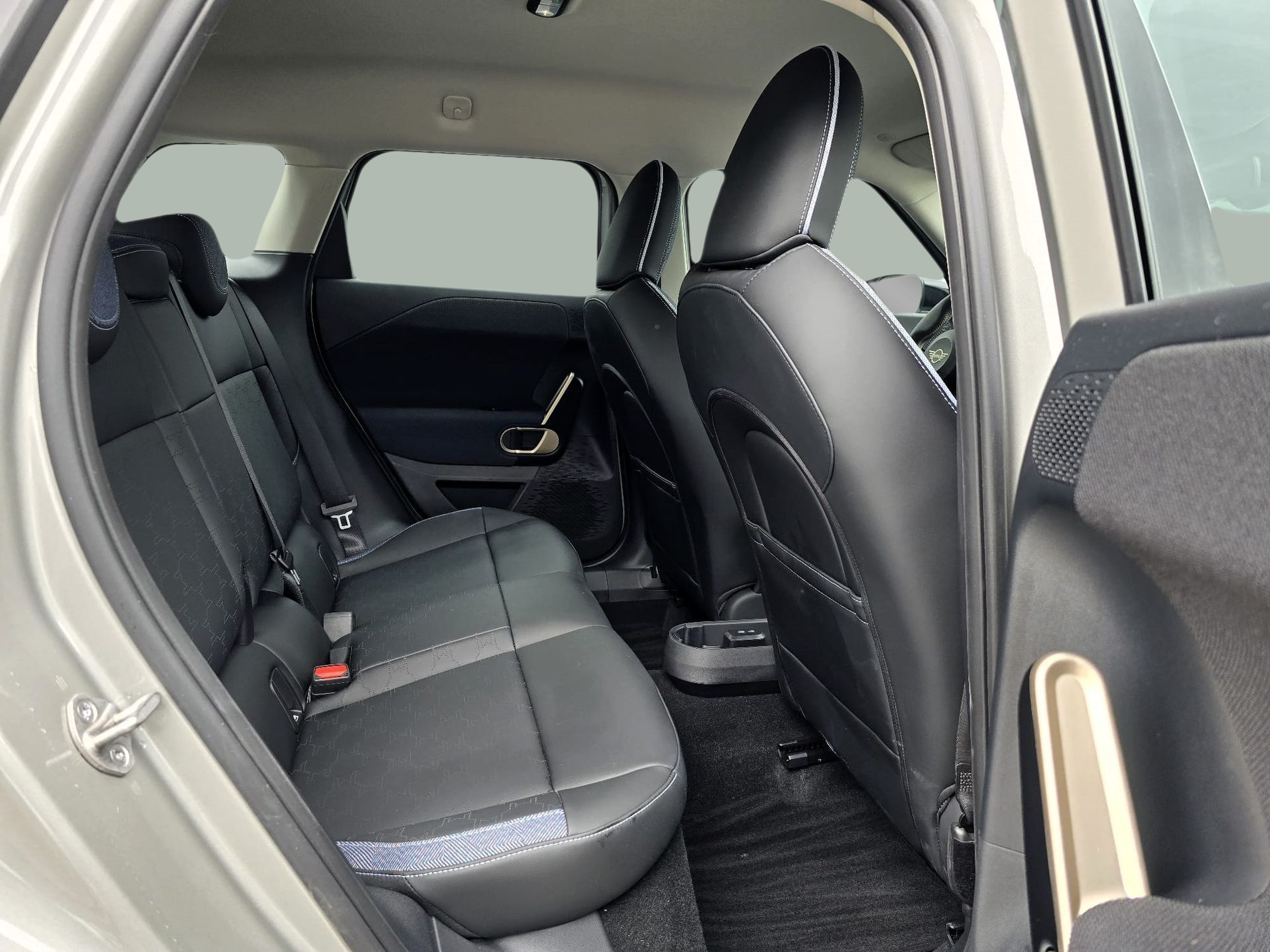 fotoG 8 del MINI MINI Aceman E 135 kW (184 CV) 184cv Elétrico de 2024 em Oeiras