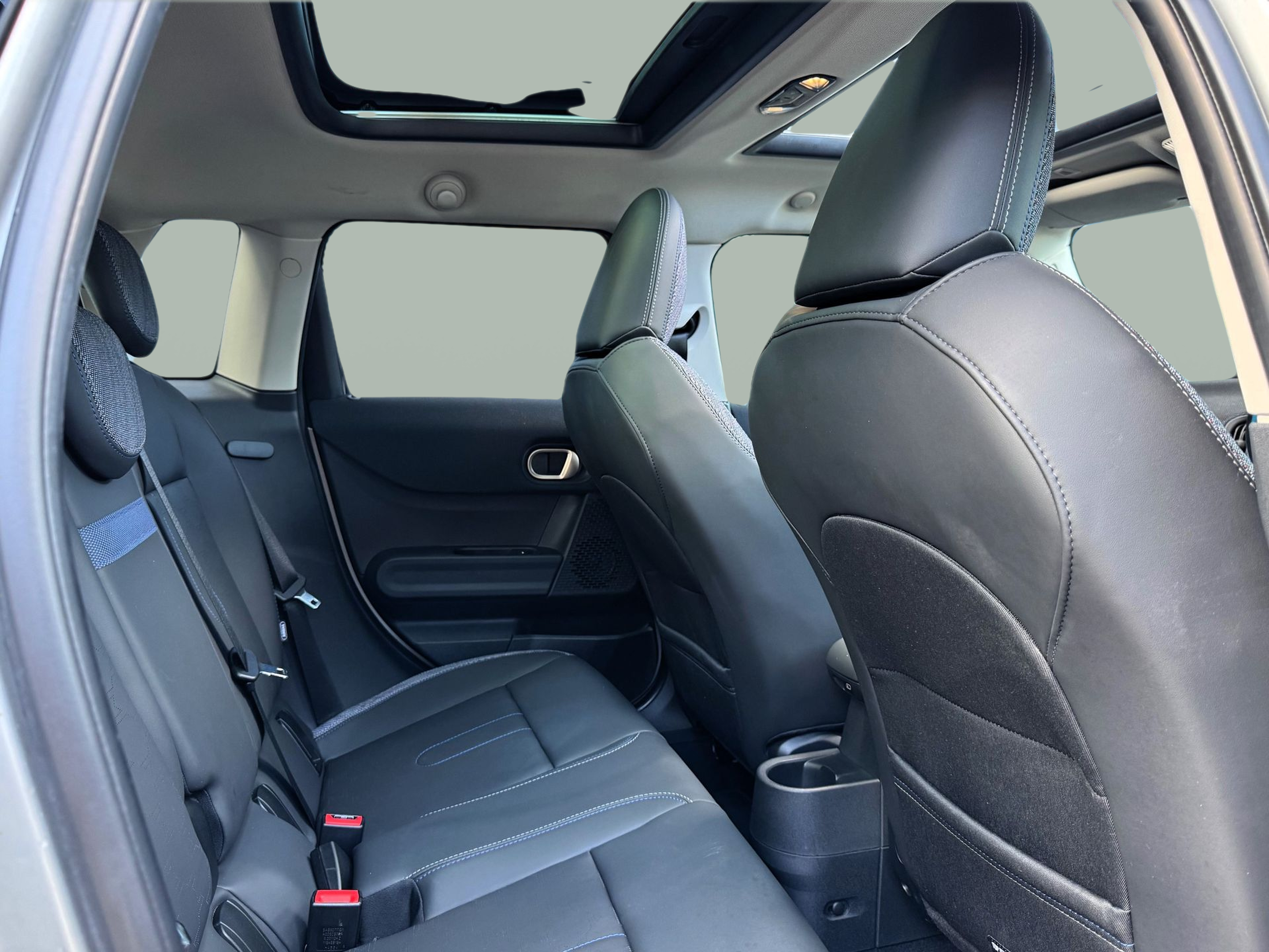 fotoG 17 del MINI MINI 5 Portas Cooper 115 kW (156 CV) 156cv Gasolina de 2025 em Oeiras