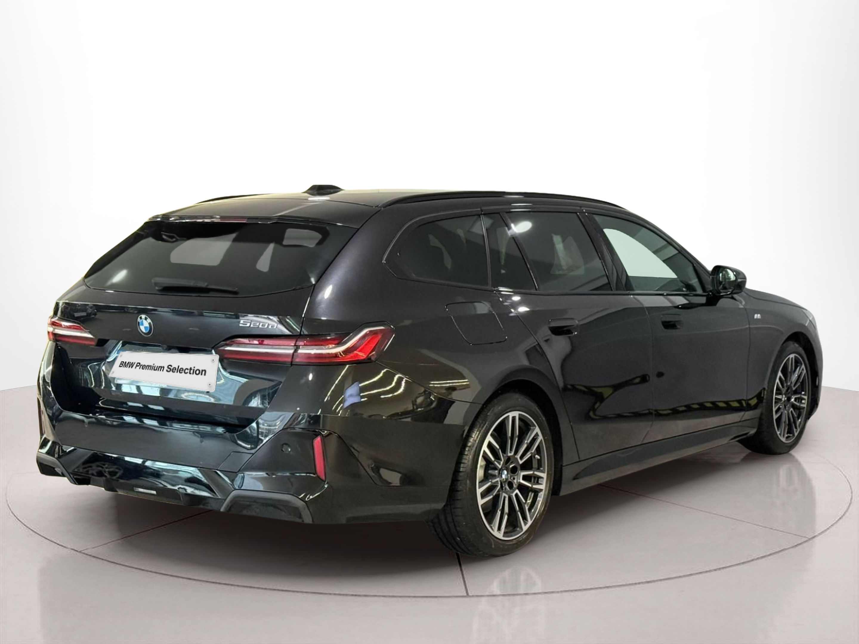 BMW Série 5 520d Touring color Negro. Año 2025. 145KW(197CV). Diesel. En concesionario Santogal Carnaxide de Oeiras