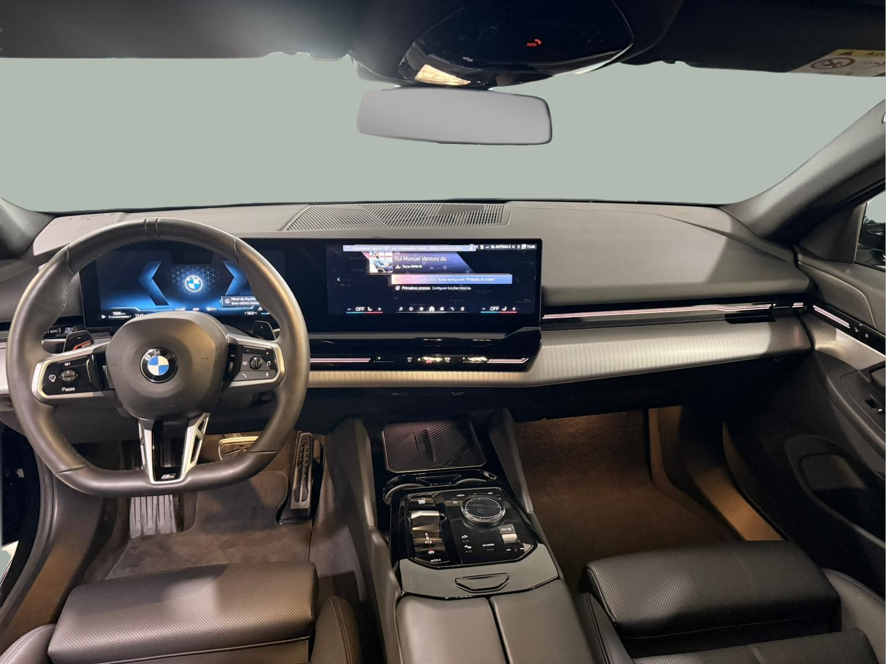 BMW Série 5 520d Touring color Negro. Año 2025. 145KW(197CV). Diesel. En concesionario Santogal Carnaxide de Oeiras