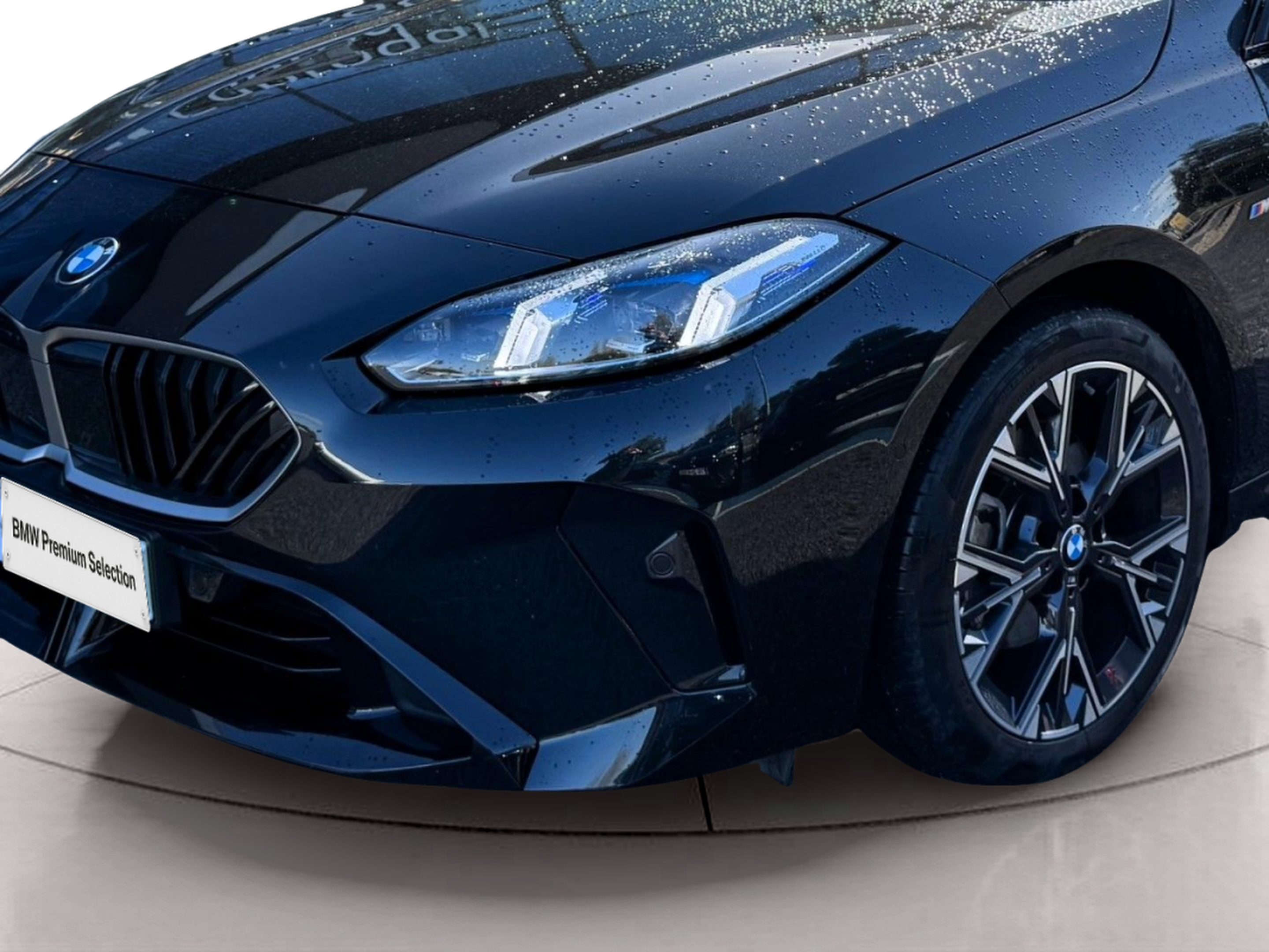 BMW Série 1 116i color Negro. Año 2025. 90KW(122CV). Gasolina. En concesionario Santogal Oeiras de Oeiras