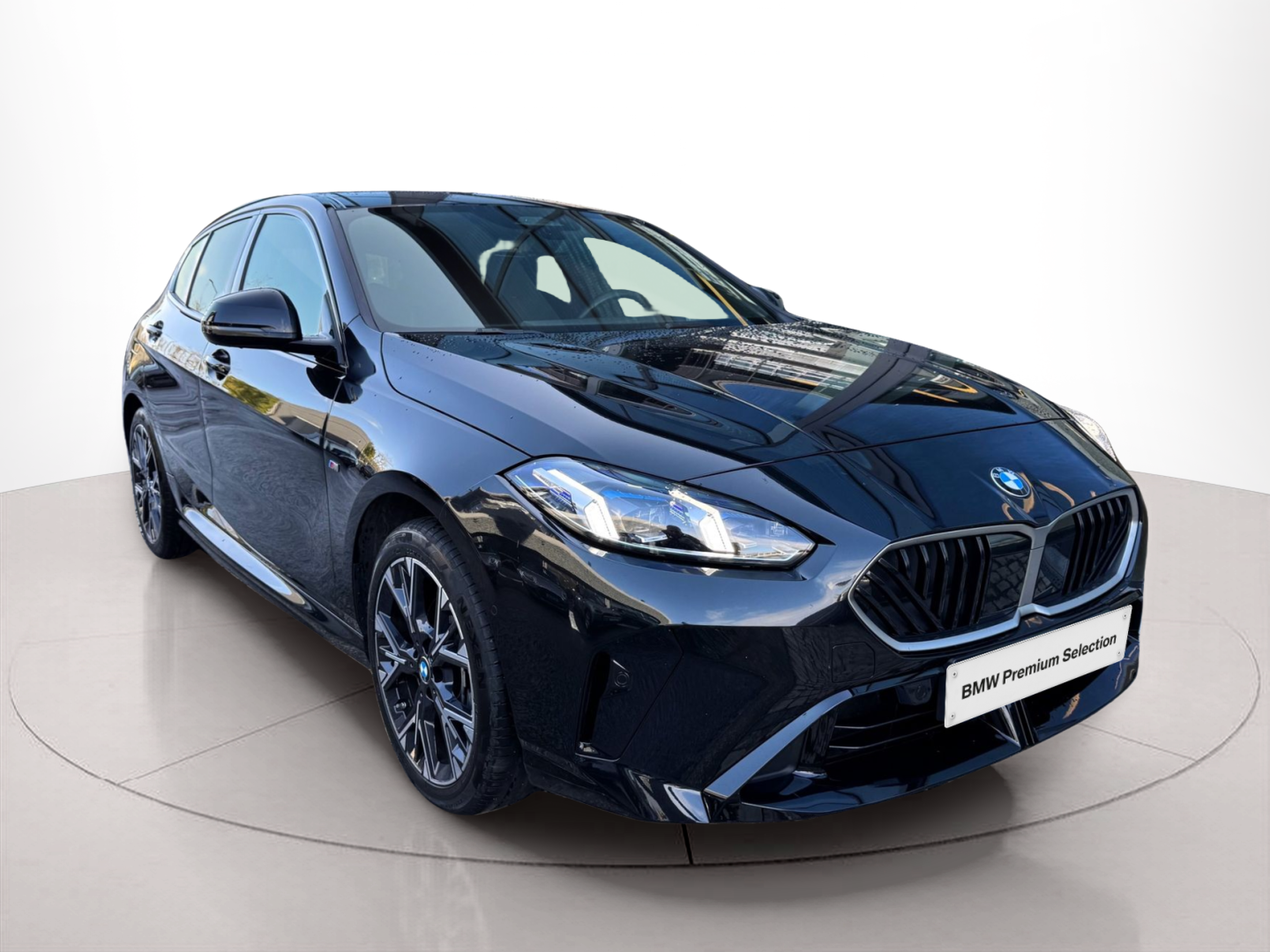 BMW Série 1 116i color Negro. Año 2025. 90KW(122CV). Gasolina. En concesionario Santogal Oeiras de Oeiras