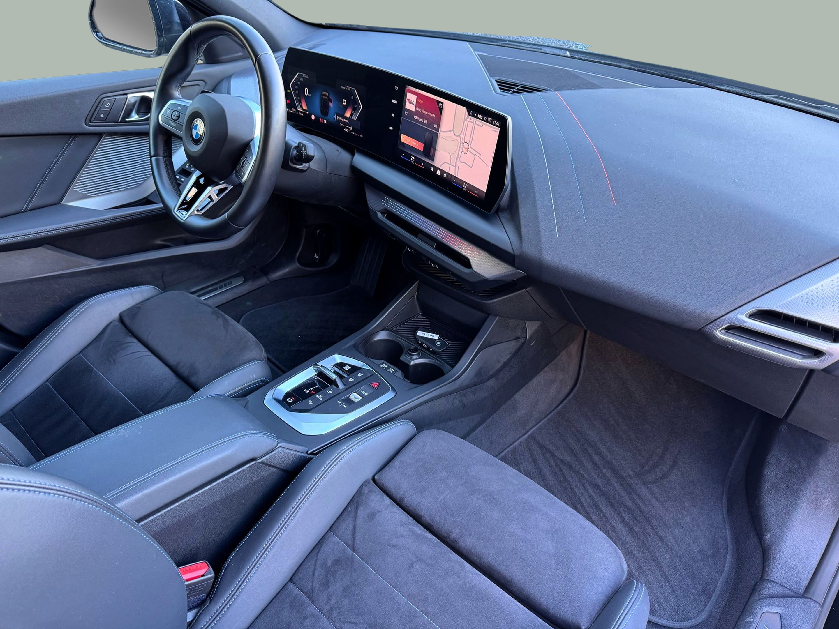 BMW Série 1 116i color Negro. Año 2025. 90KW(122CV). Gasolina. En concesionario Santogal Oeiras de Oeiras