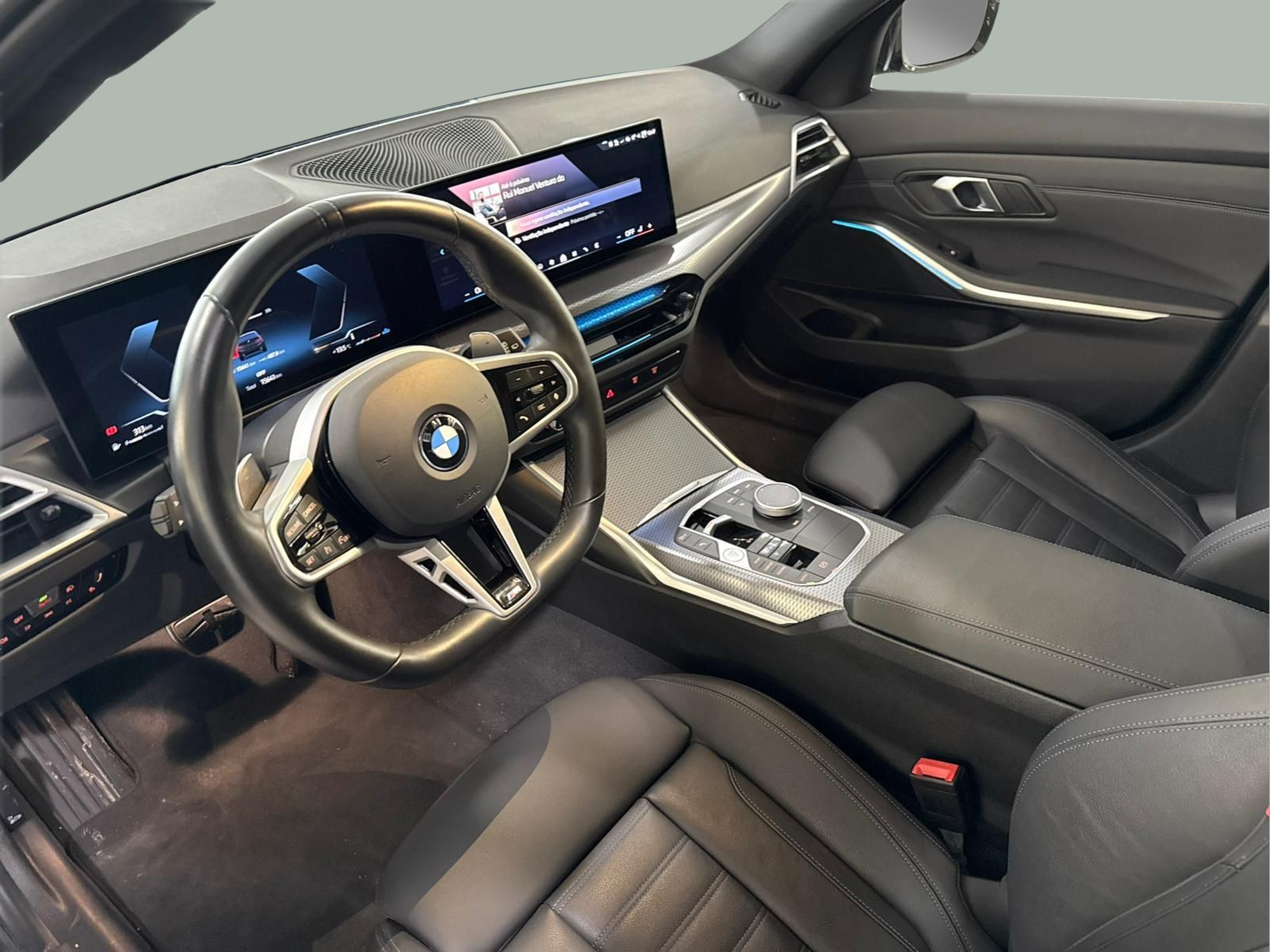 BMW Série 3 320d Touring color Negro. Año 2025. 140KW(190CV). Diesel. En concesionario Santogal Carnaxide de Oeiras