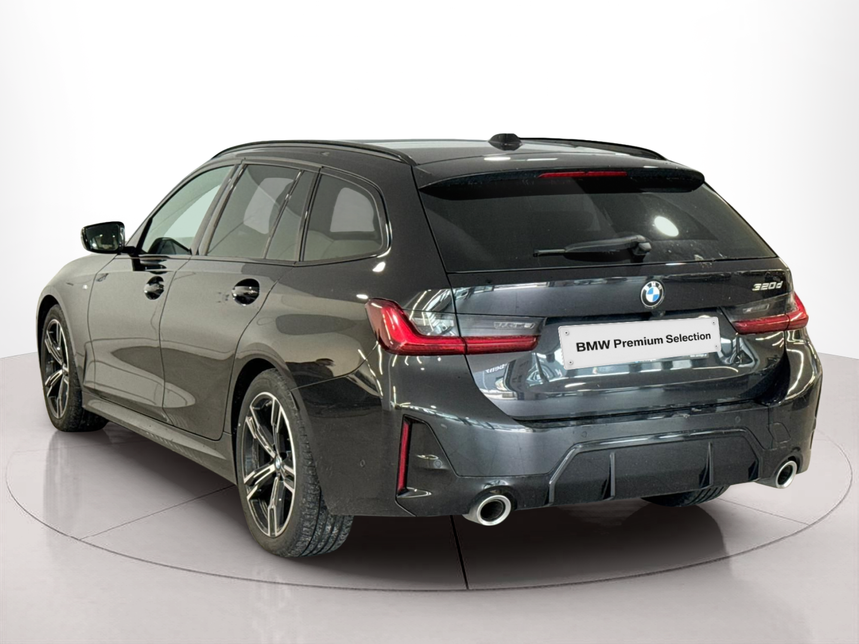 BMW Série 3 320d Touring color Negro. Año 2025. 140KW(190CV). Diesel. En concesionario Santogal Carnaxide de Oeiras