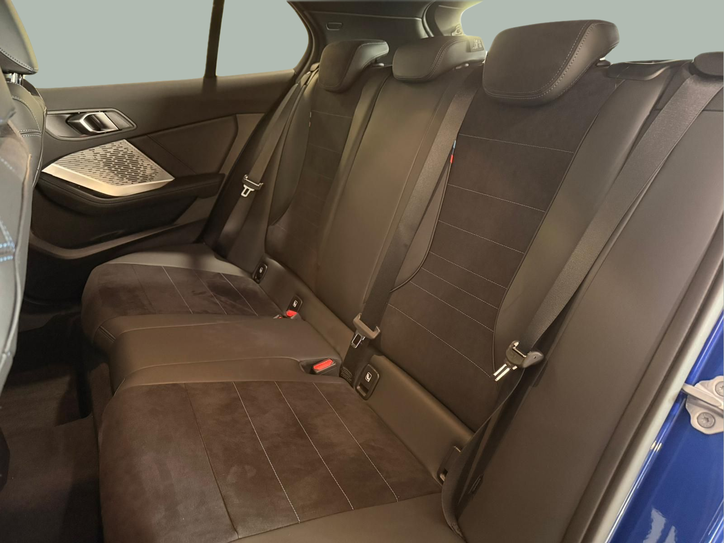 BMW Série 1 116i color Azul. Año 2025. 90KW(122CV). Gasolina. En concesionario Santogal Carnaxide de Oeiras