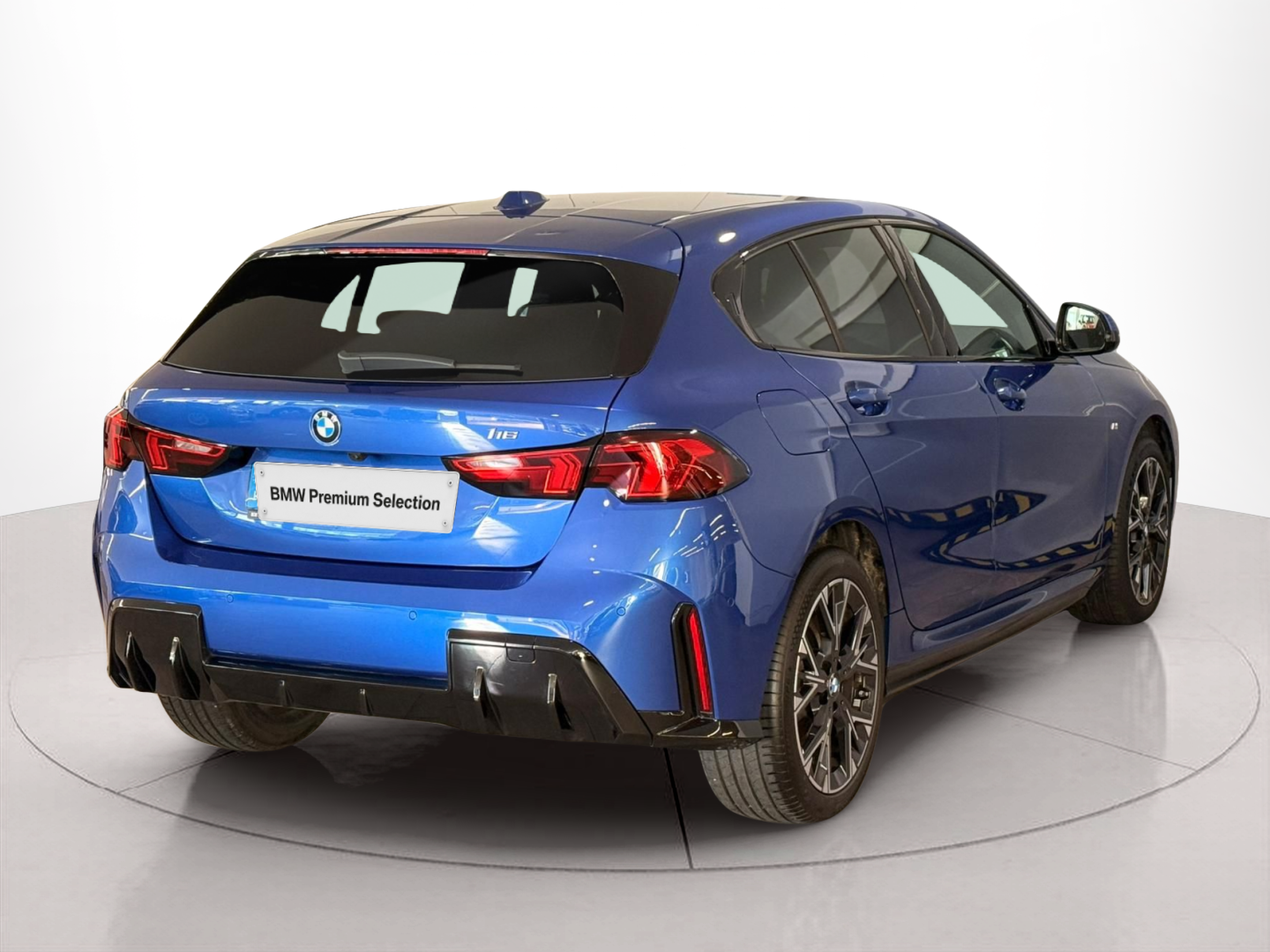 BMW Série 1 116i color Azul. Año 2025. 90KW(122CV). Gasolina. En concesionario Santogal Carnaxide de Oeiras