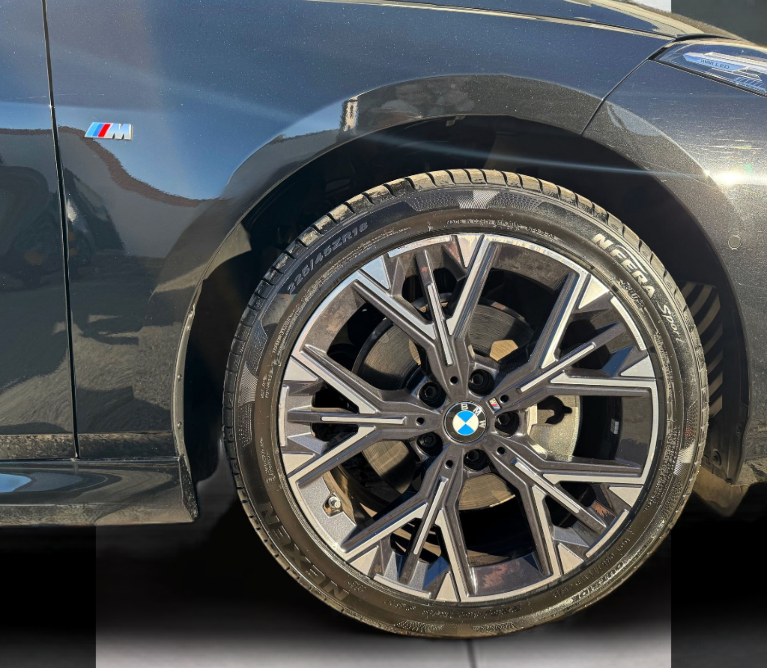 BMW Série 1 116i color Negro. Año 2025. 90KW(122CV). Gasolina. En concesionario Santogal Oeiras de Oeiras