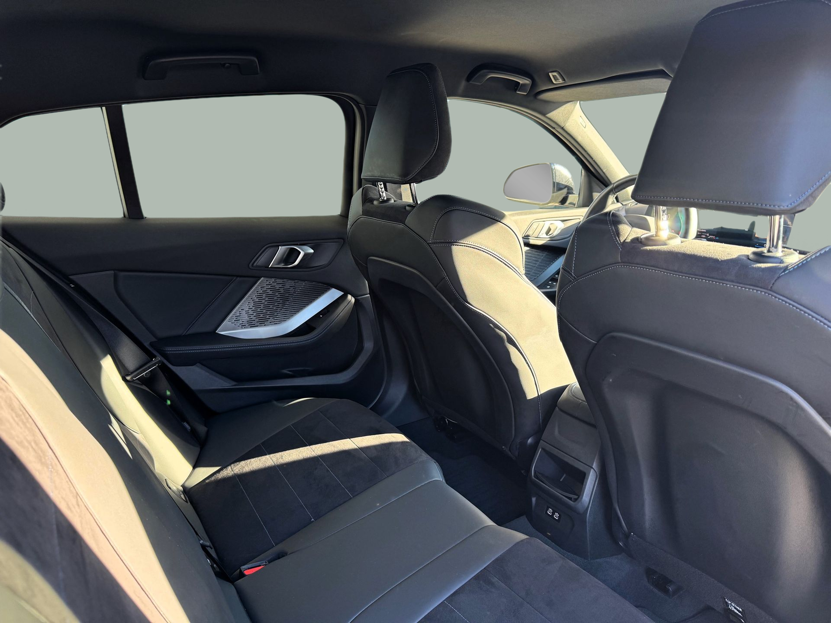 BMW Série 1 116i color Negro. Año 2025. 90KW(122CV). Gasolina. En concesionario Santogal Oeiras de Oeiras