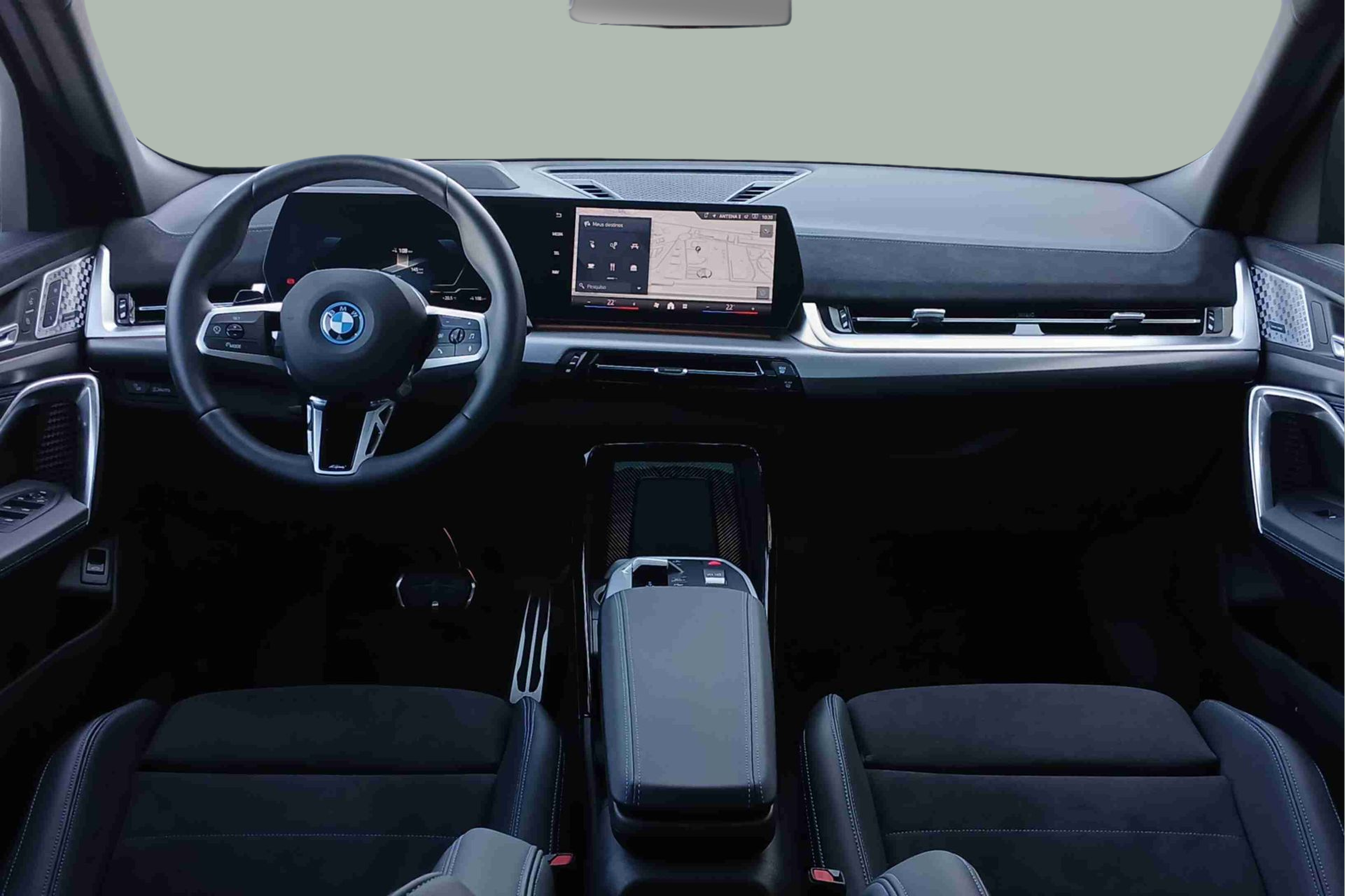 BMW iX2 xDrive30 color Verde. Año 2025. 230KW(313CV). Elétrico. En concesionario Santogal Seixal de Seixal