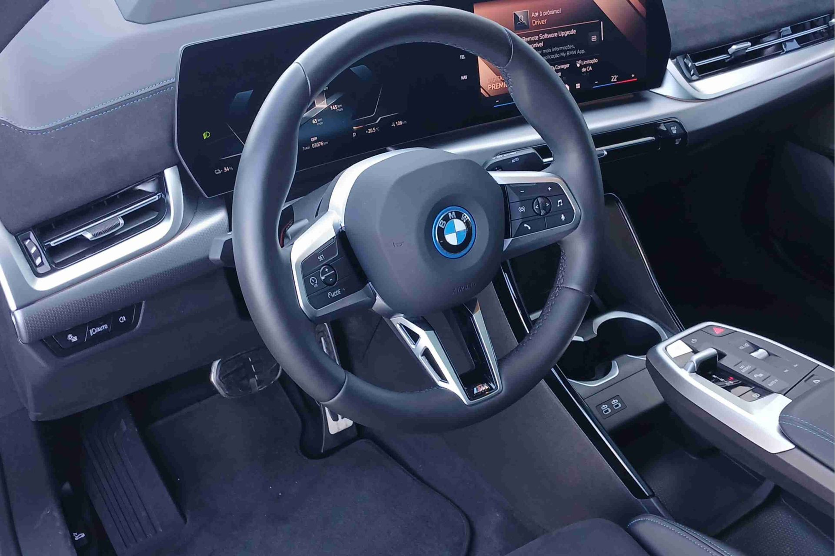BMW iX2 xDrive30 color Verde. Año 2025. 230KW(313CV). Elétrico. En concesionario Santogal Seixal de Seixal