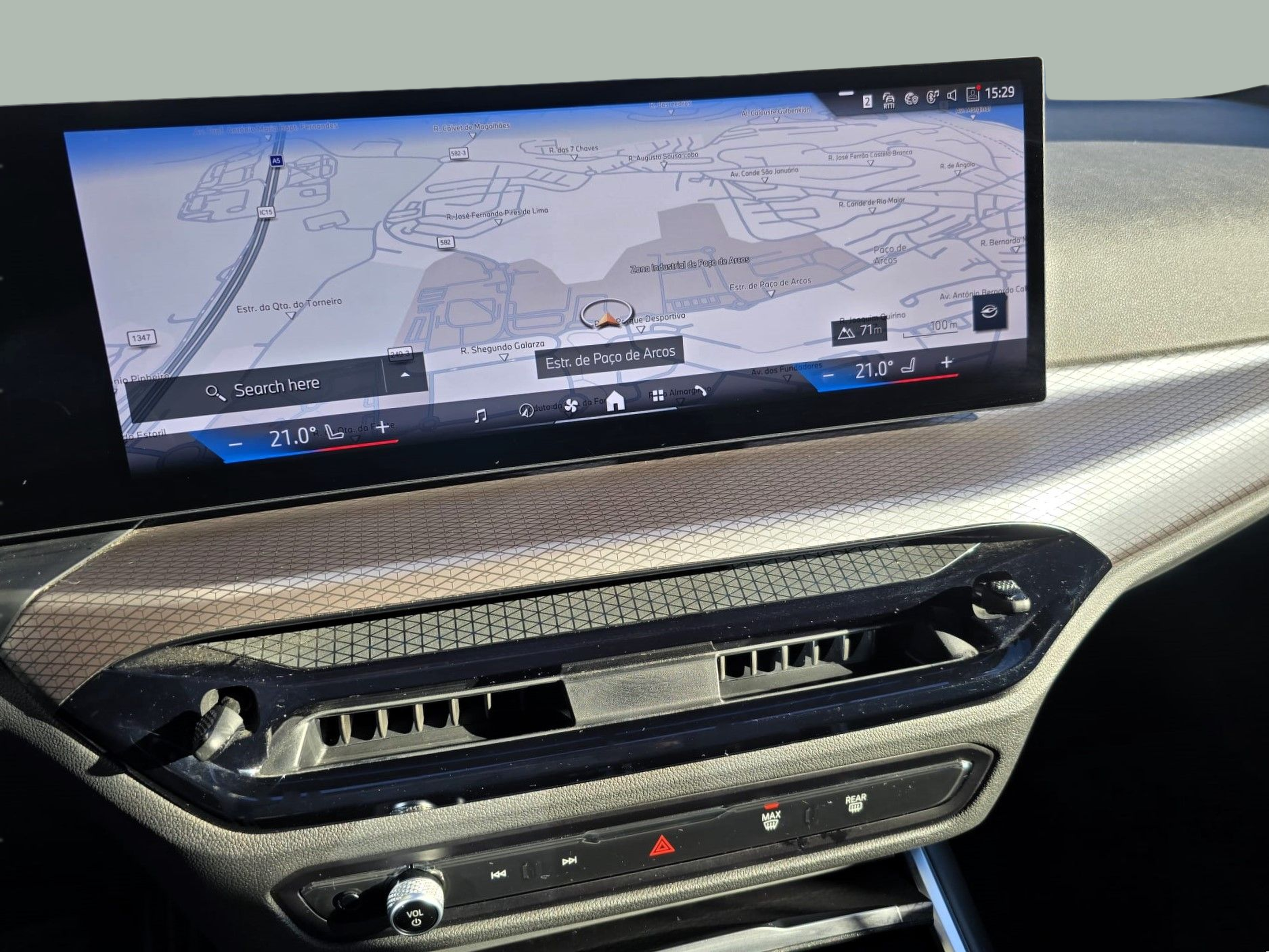 BMW Série 3 320d Touring color Negro. Año 2025. 140KW(190CV). Diesel. En concesionario Santogal Oeiras de Oeiras