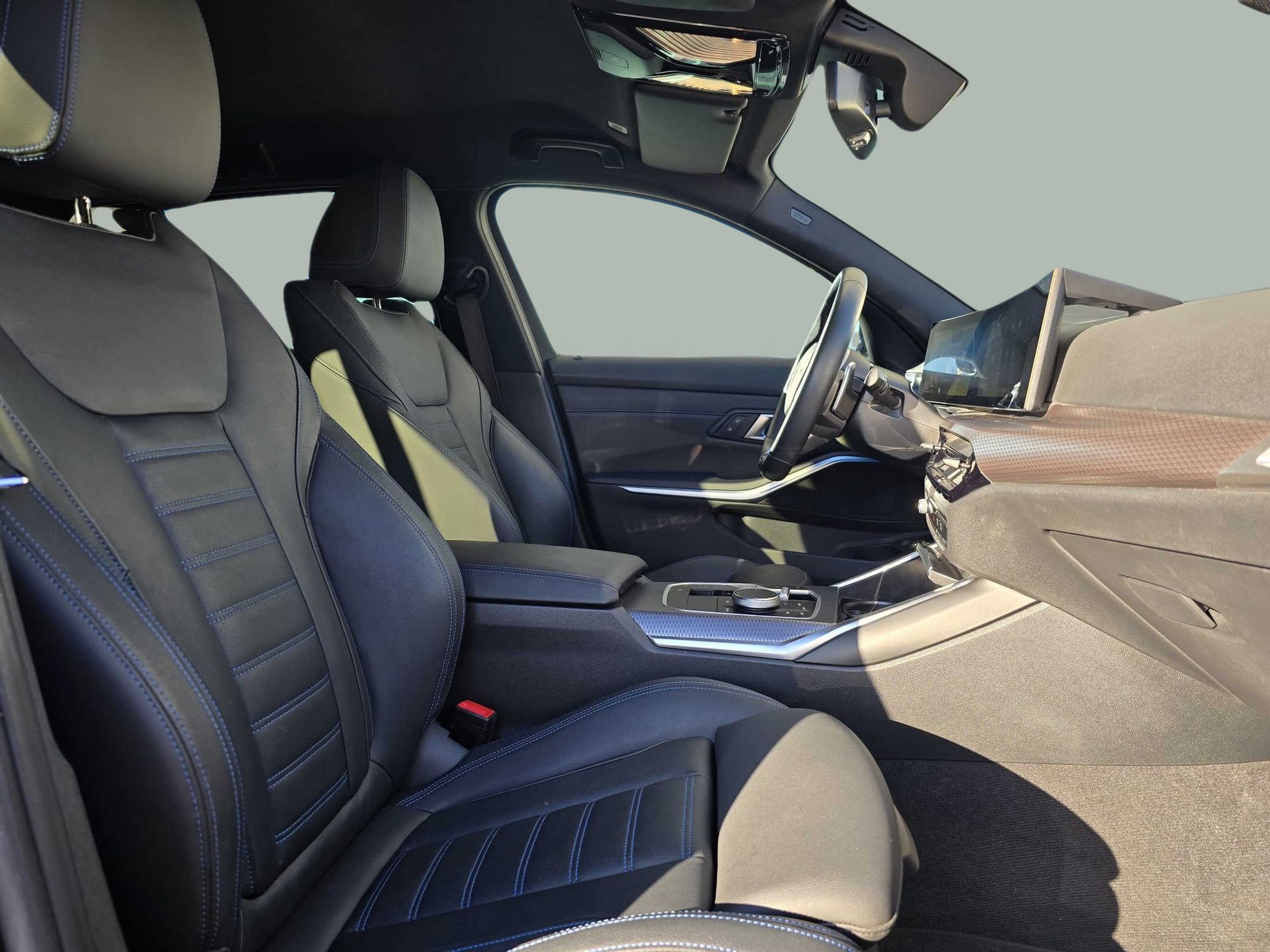 BMW Série 3 320d Touring color Negro. Año 2025. 140KW(190CV). Diesel. En concesionario Santogal Oeiras de Oeiras