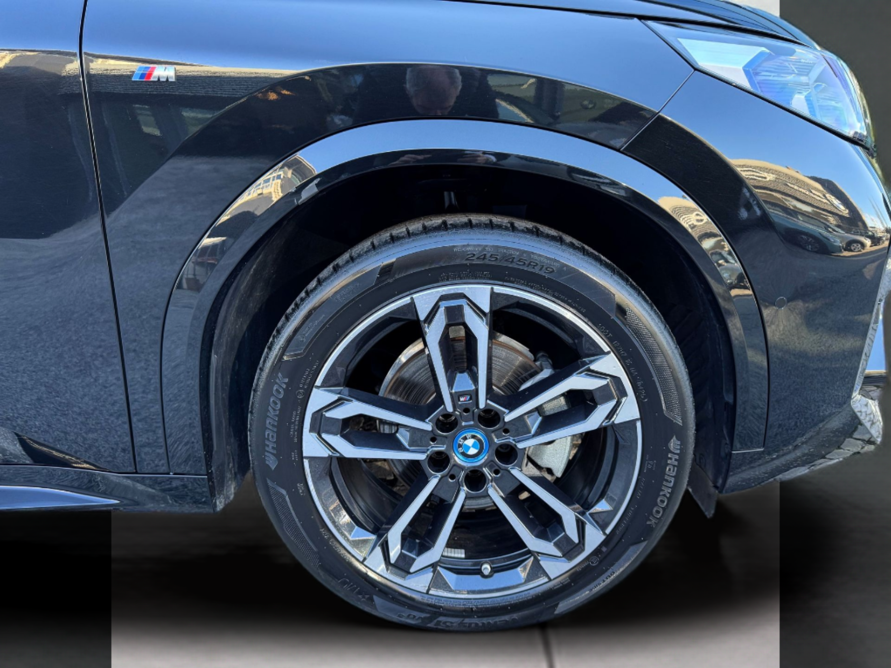 BMW iX2 eDrive20 color Negro. Año 2025. 150KW(204CV). Elétrico. En concesionario Santogal Oeiras de Oeiras