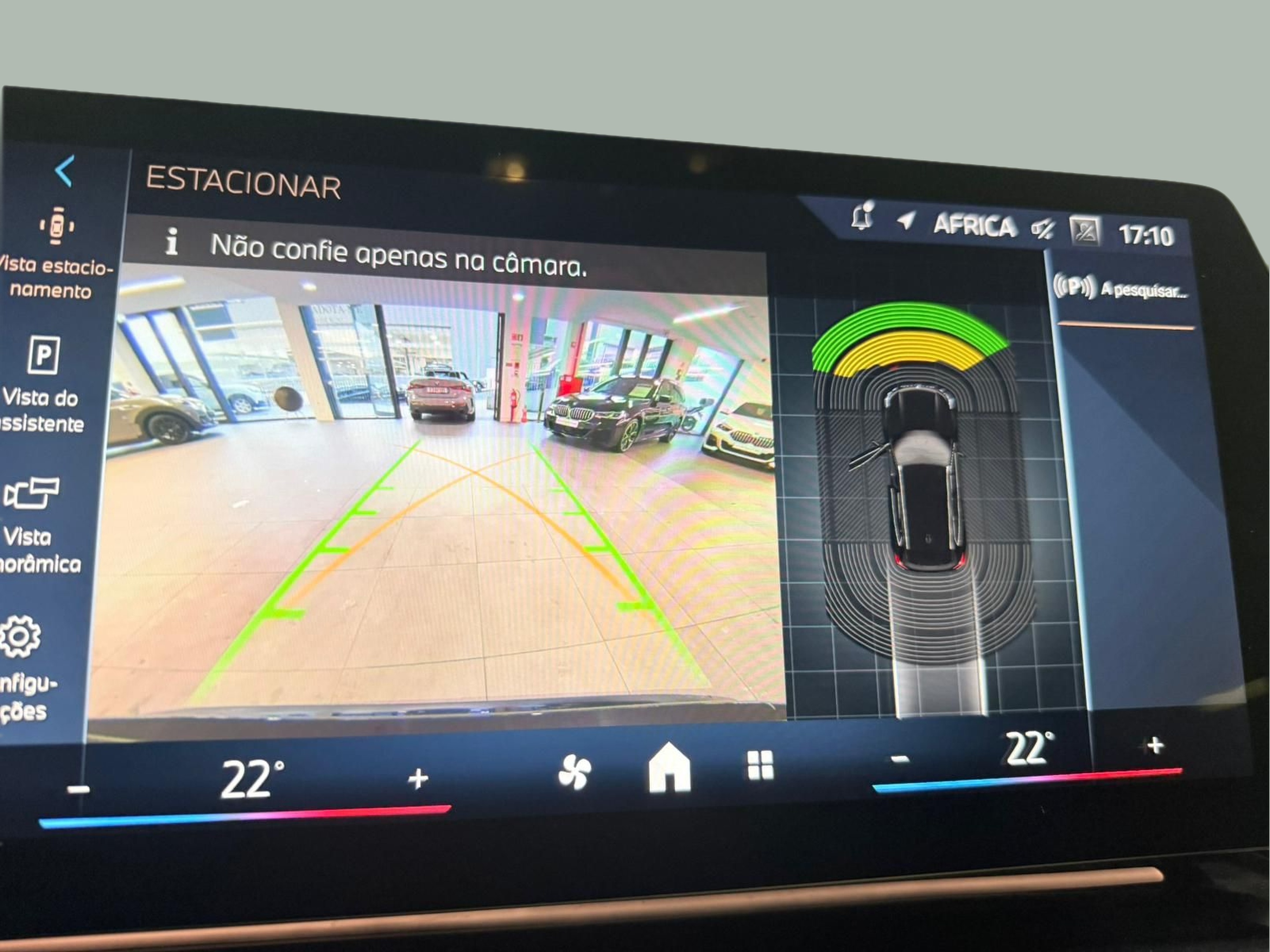 BMW iX1 eDrive20 color Negro. Año 2025. 150KW(204CV). Elétrico. En concesionario Santogal Carnaxide de Oeiras