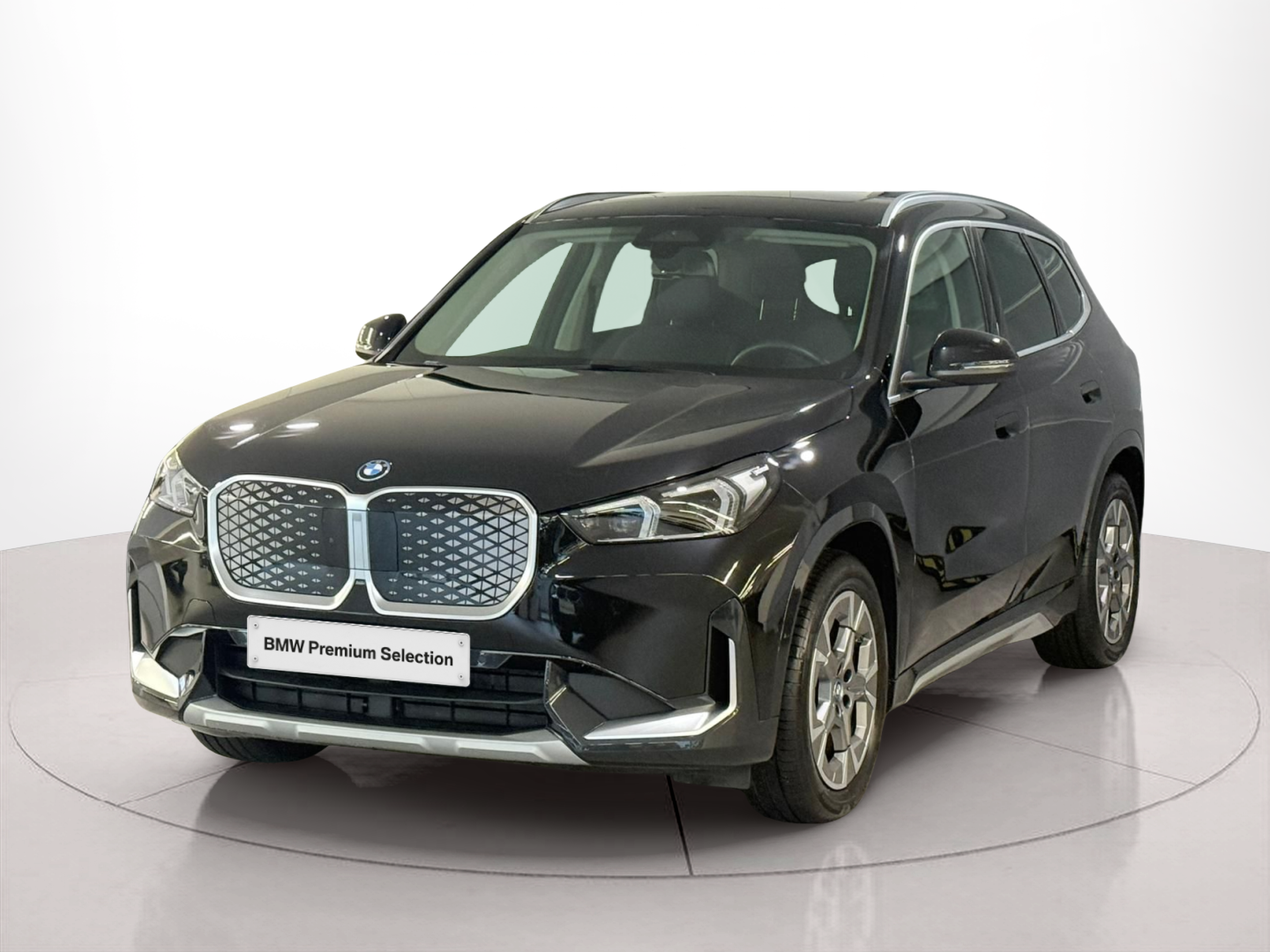 Fotos de BMW iX1 eDrive20 color Negro. Año 2025. 150KW(204CV). Elétrico. En concesionario Santogal Carnaxide de Oeiras