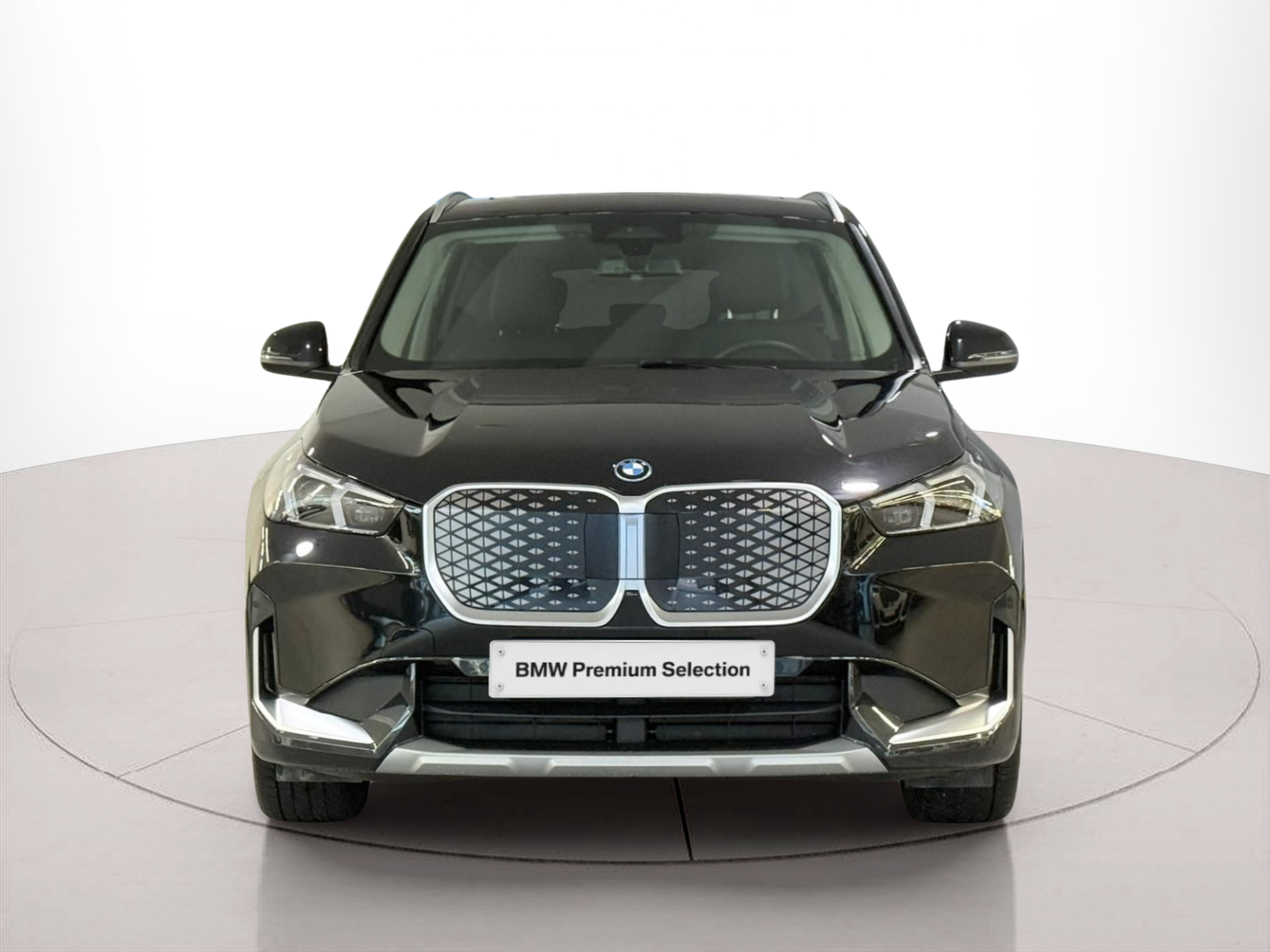 Fotos de BMW iX1 eDrive20 color Negro. Año 2025. 150KW(204CV). Elétrico. En concesionario Santogal Carnaxide de Oeiras