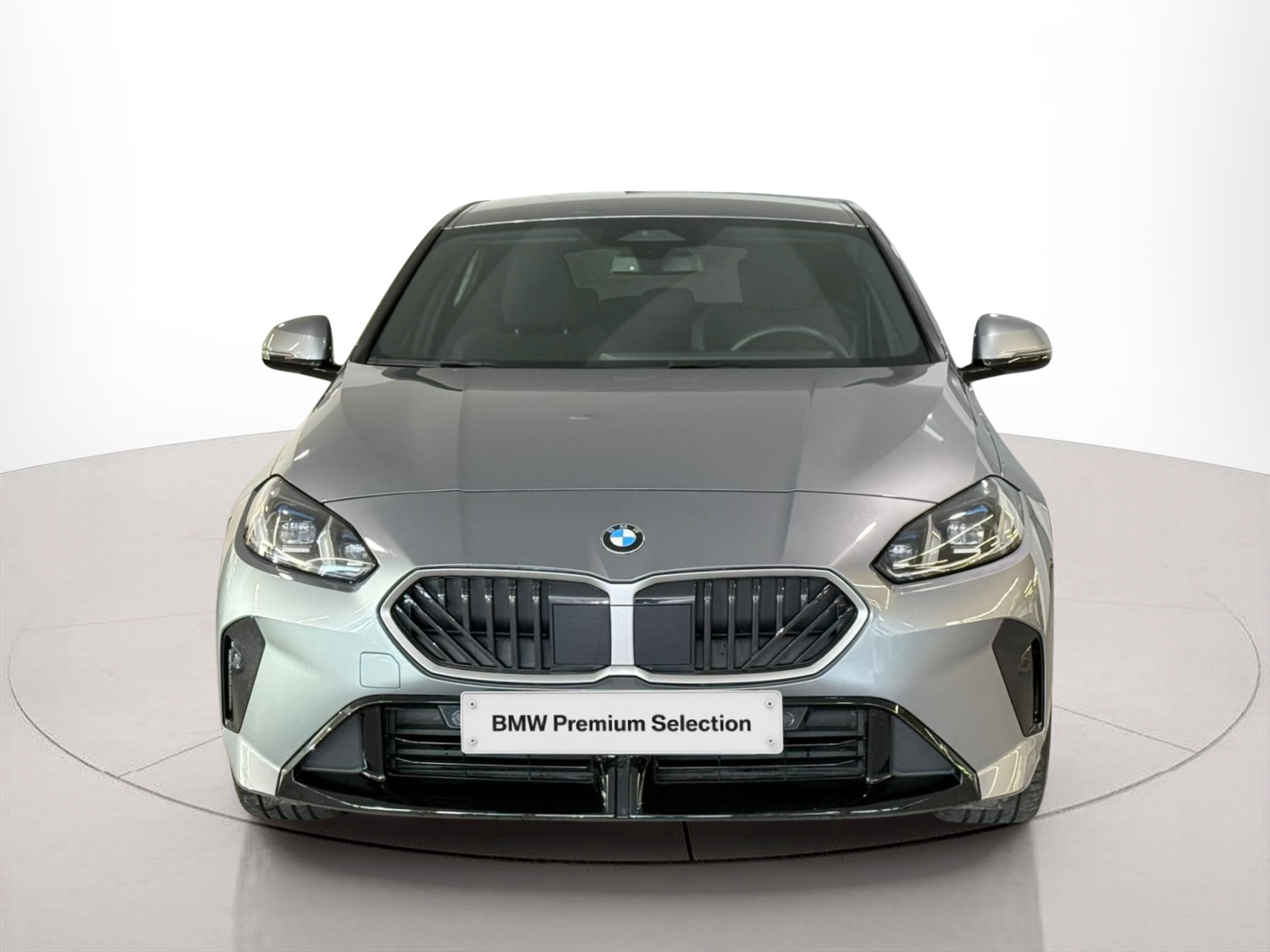 Fotos de BMW Série 1 116i color Gris. Año 2025. 90KW(122CV). Gasolina. En concesionario Santogal Carnaxide de Oeiras