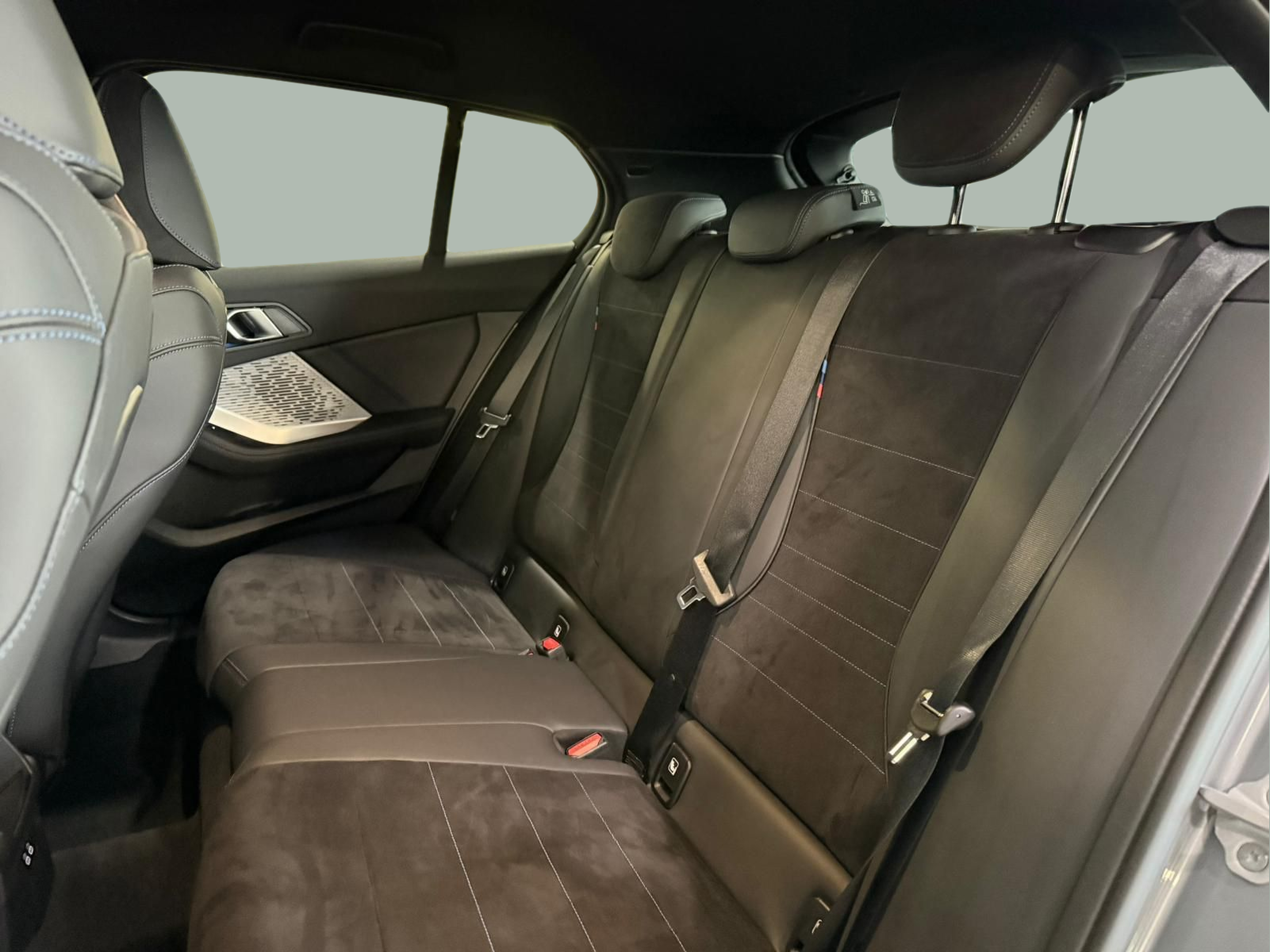 BMW Série 1 116i color Gris. Año 2025. 90KW(122CV). Gasolina. En concesionario Santogal Carnaxide de Oeiras