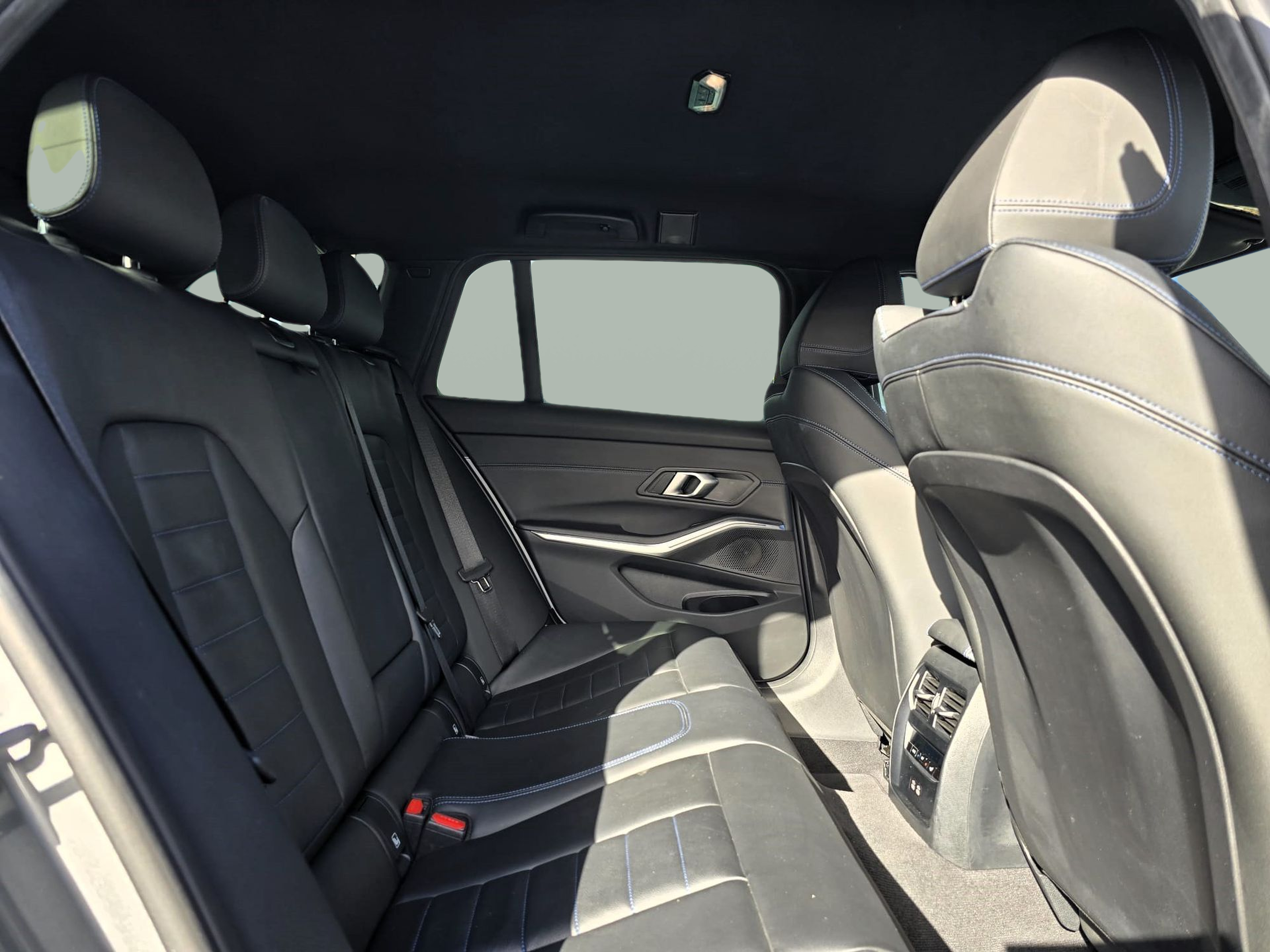 BMW Série 3 320d Touring color Gris. Año 2025. 140KW(190CV). Diesel. En concesionario Santogal Oeiras de Oeiras