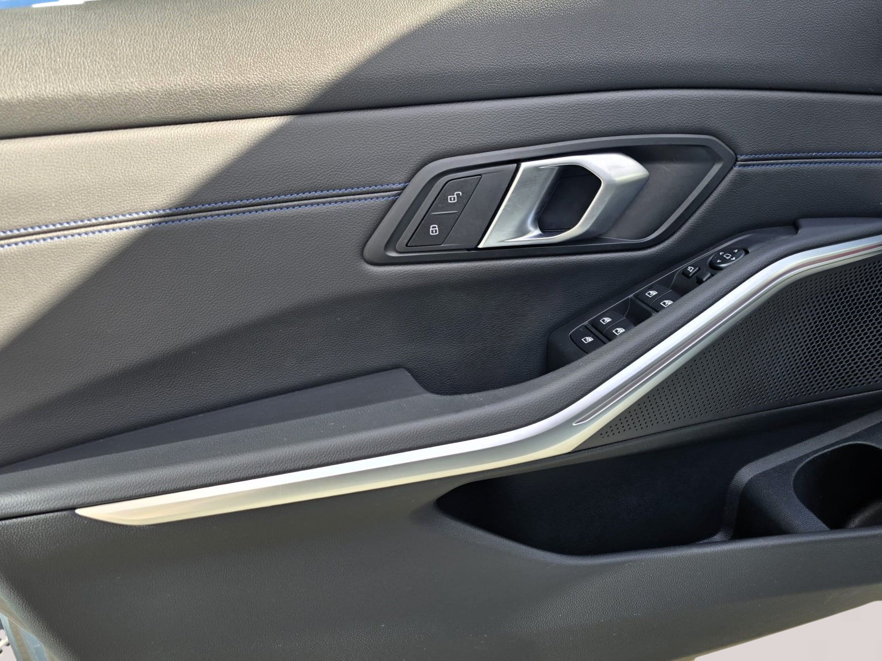 BMW Série 3 320d Touring color Gris. Año 2025. 140KW(190CV). Diesel. En concesionario Santogal Oeiras de Oeiras